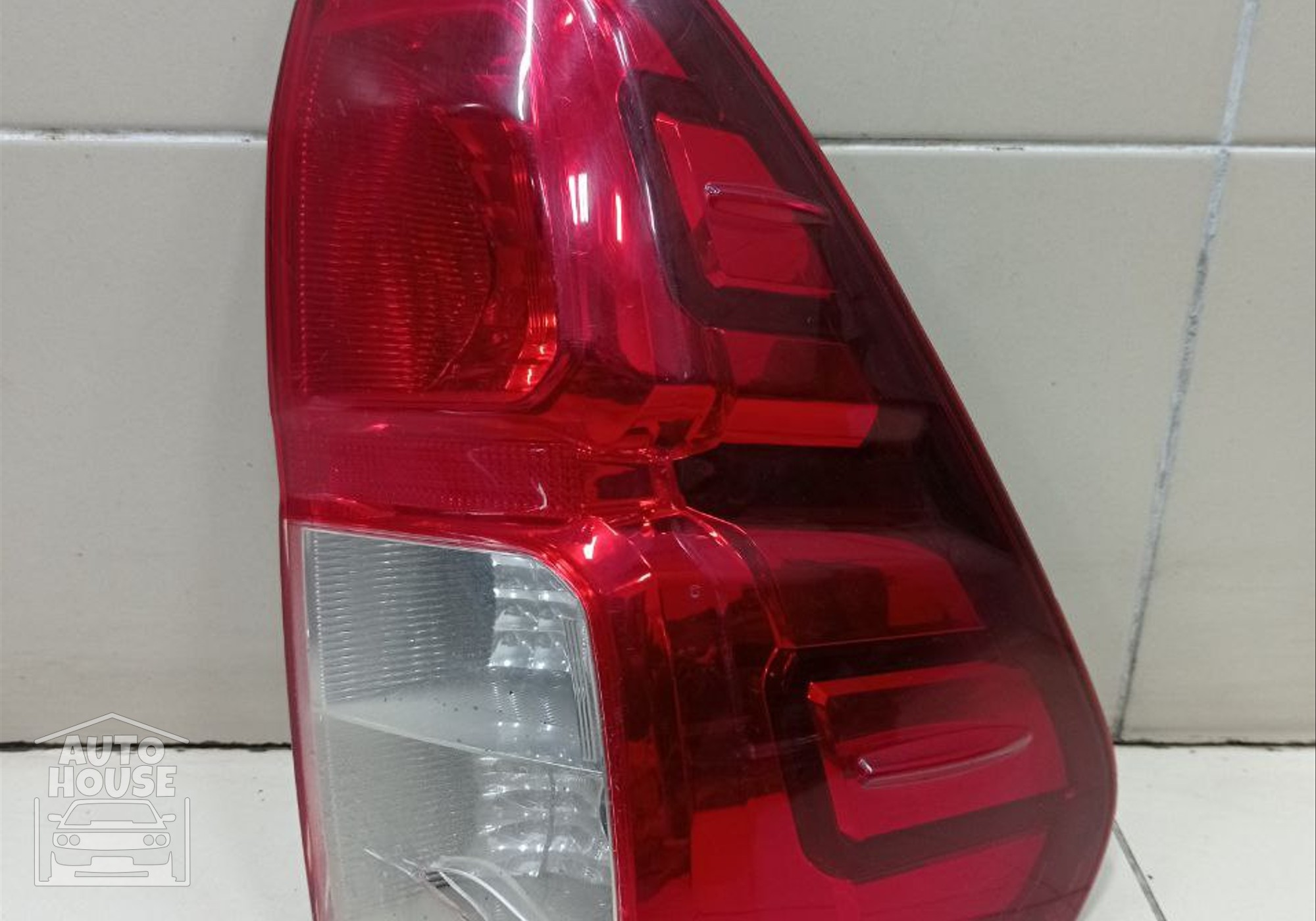 Фонарь задний внешний правый для Toyota Hilux VIII (с 2015)
