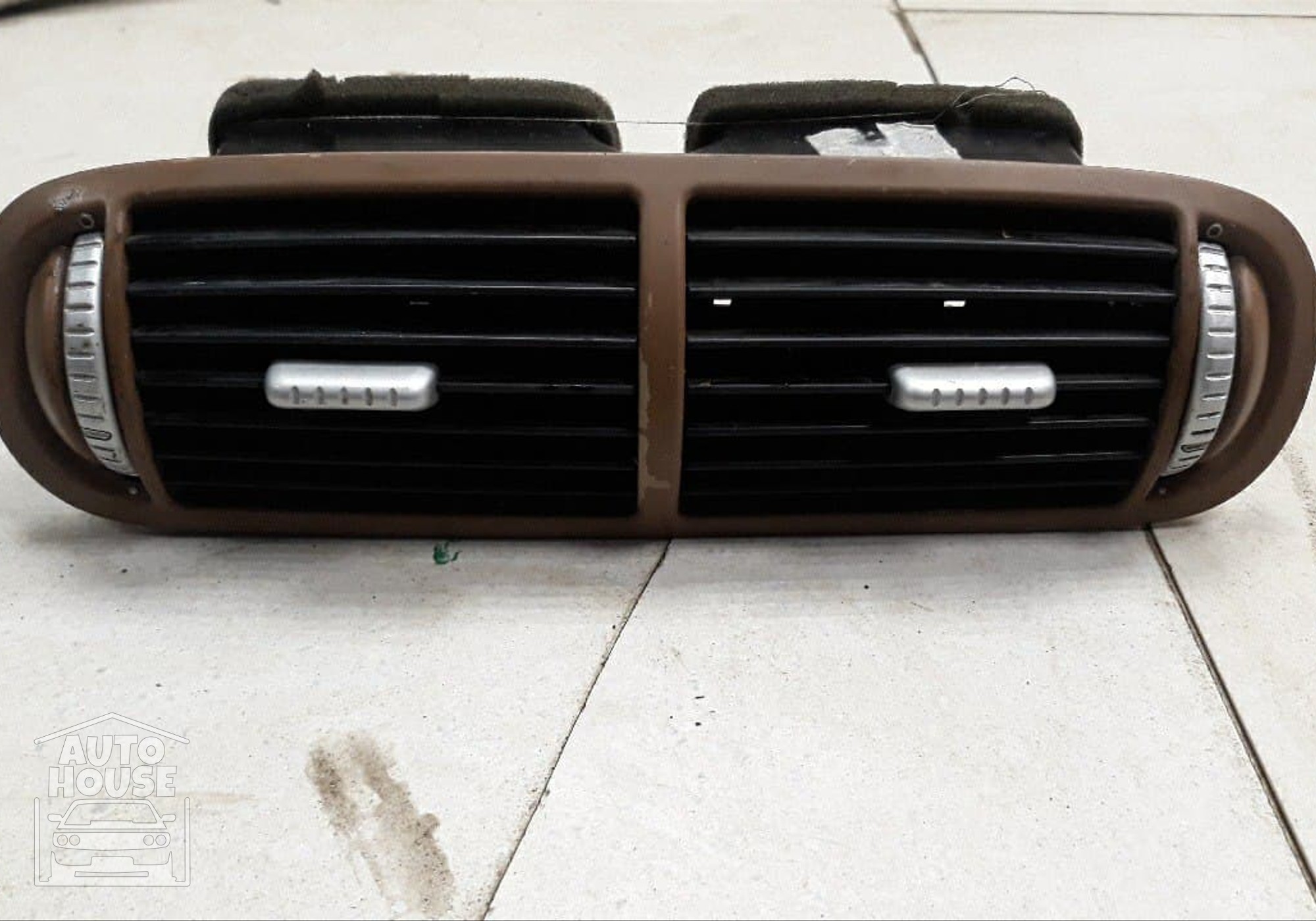Дефлектор воздушный в торпедо центральный для Porsche Cayenne I (с 2002 по 2010)