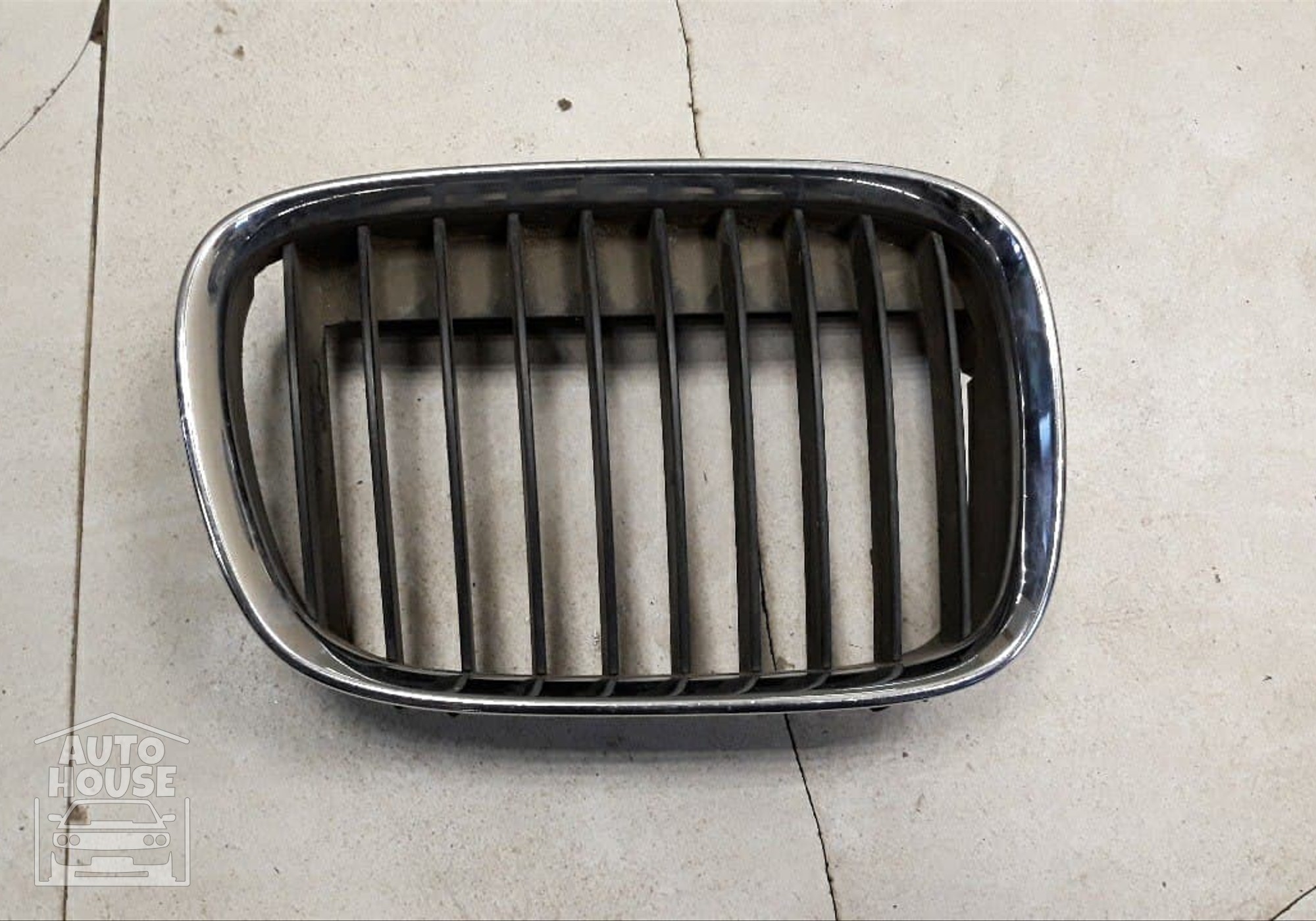 Решетка радиатора левая для BMW 5 E39 (с 1995 по 2003)
