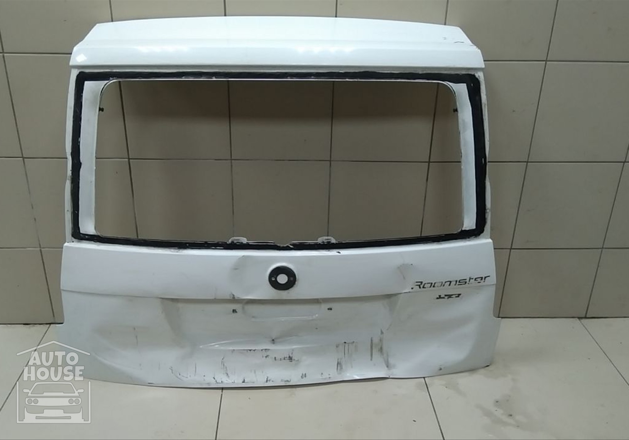 5J7827025K Крышка багажника для Skoda Roomster (с 2006 по 2015)