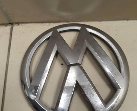 561853600 Эмблема на решетку радиатора для Volkswagen Tiguan I (с 2007 по 2017)