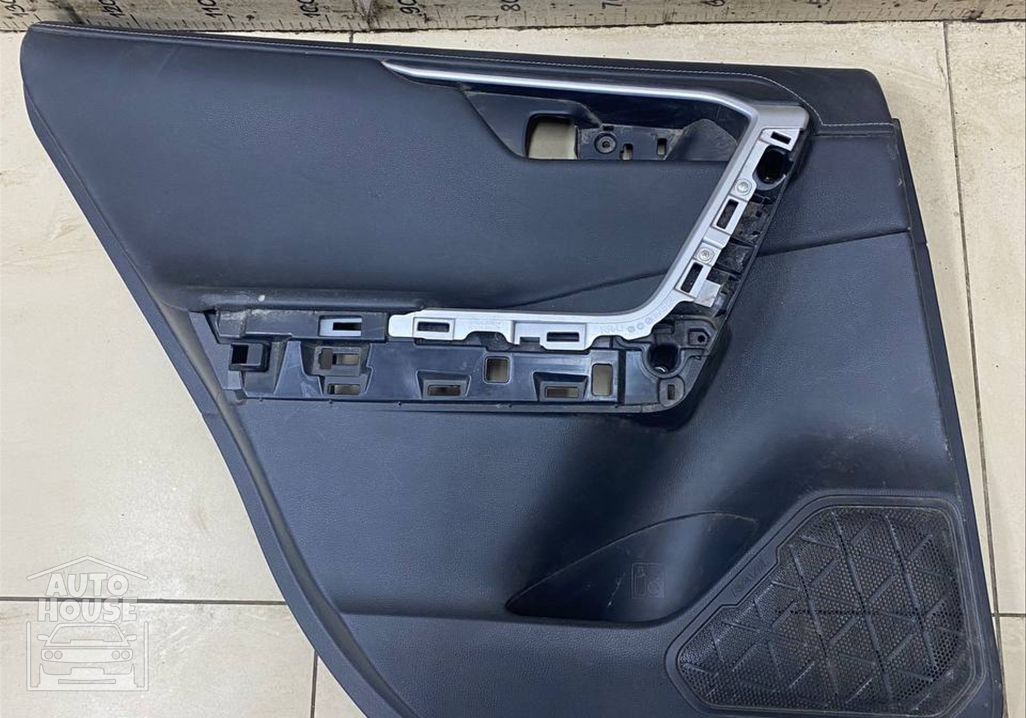 67614X1B22 Обшивка двери задняя левая для Toyota RAV4 XA50 (с 2018)