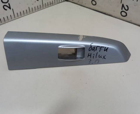 742710K090 Накладка кнопки стеклоподъемника задняя правая для Toyota Hilux VII (с 2004 по 2015)