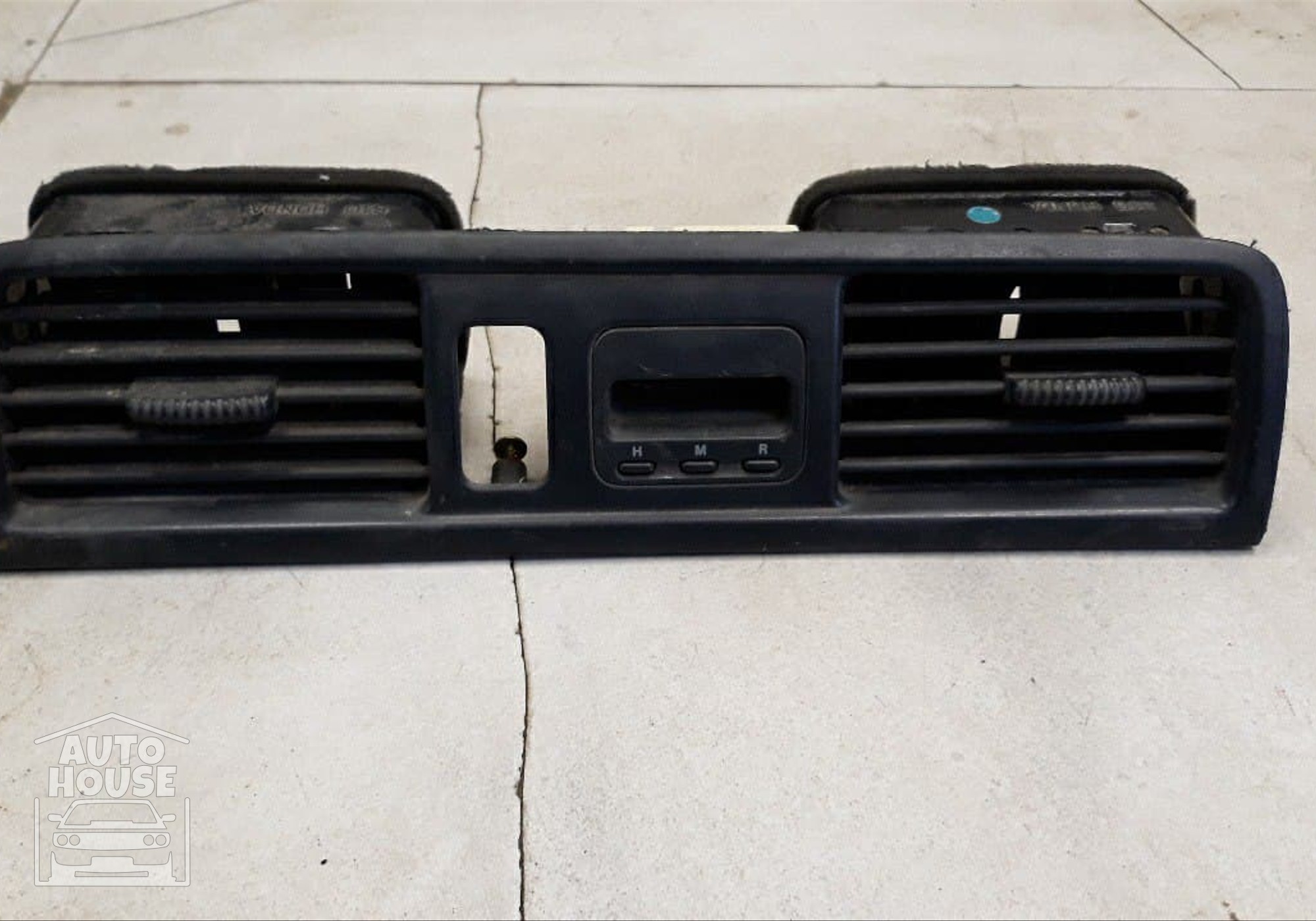Дефлектор воздушный в торпедо центральный для Honda CR-V I (с 1995 по 2002)