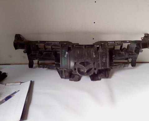 BCW8507M1 Кронштейн решетки радиатора для Mazda 3 I (с 2003 по 2009)