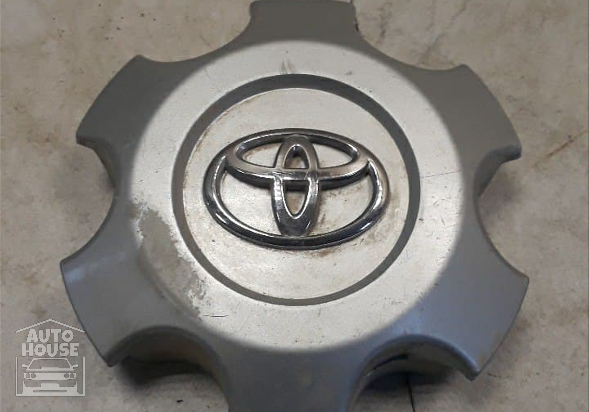 4260B0K120 Колпак декоративный колесного диска для Toyota Hilux VII (с 2004 по 2015)