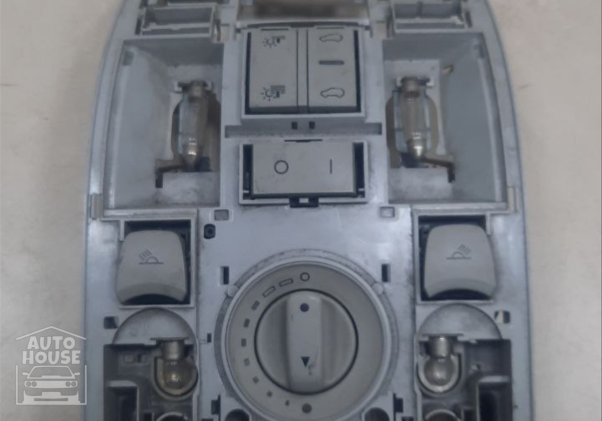 4L0947135Q Плафон внутреннего освещения для Audi Q7 4L (с 2005 по 2015)