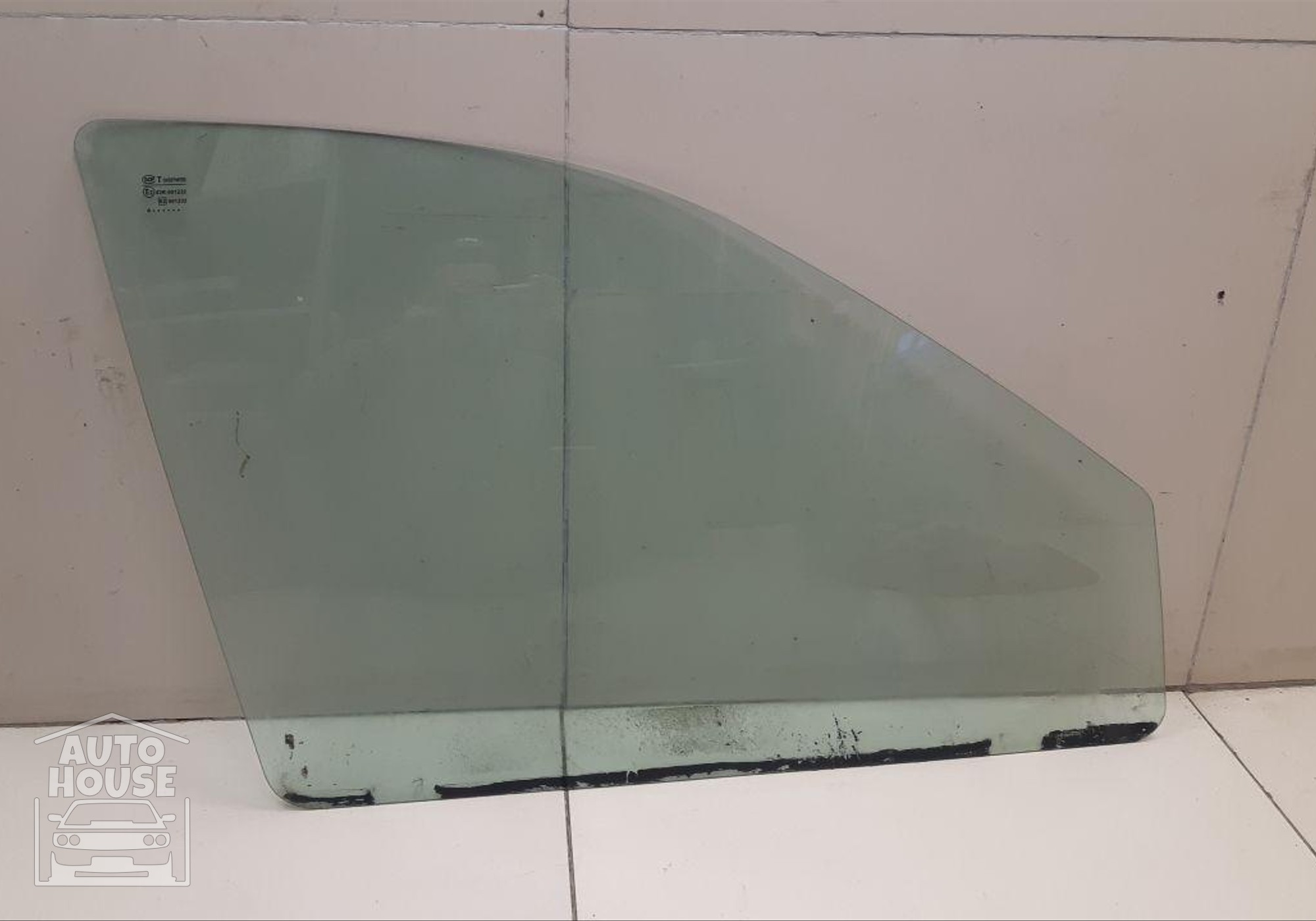стекло двери правой передней для Lada Granta (с 2011)