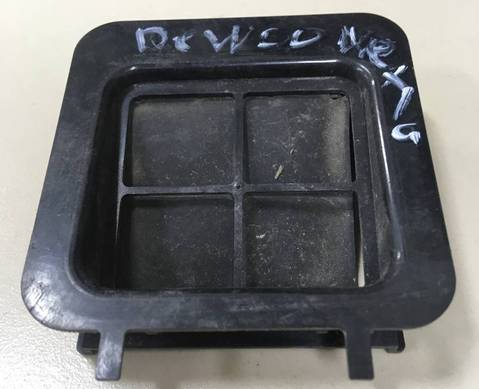 90221933 Решетка вентиляционная (клапан) двери задней для Daewoo Nexia I (с 1995 по 2008)