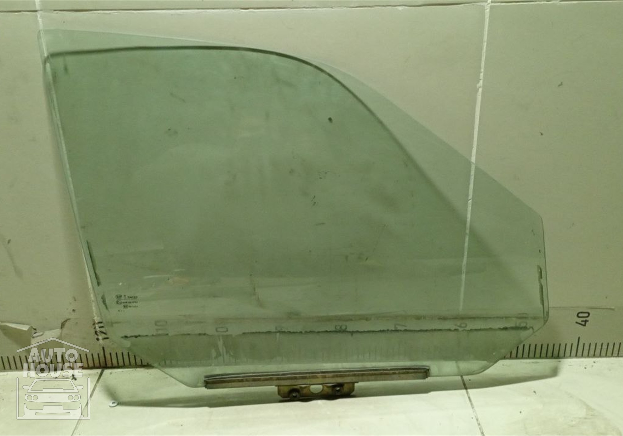 Стекло передней правой двери для Lada 2110