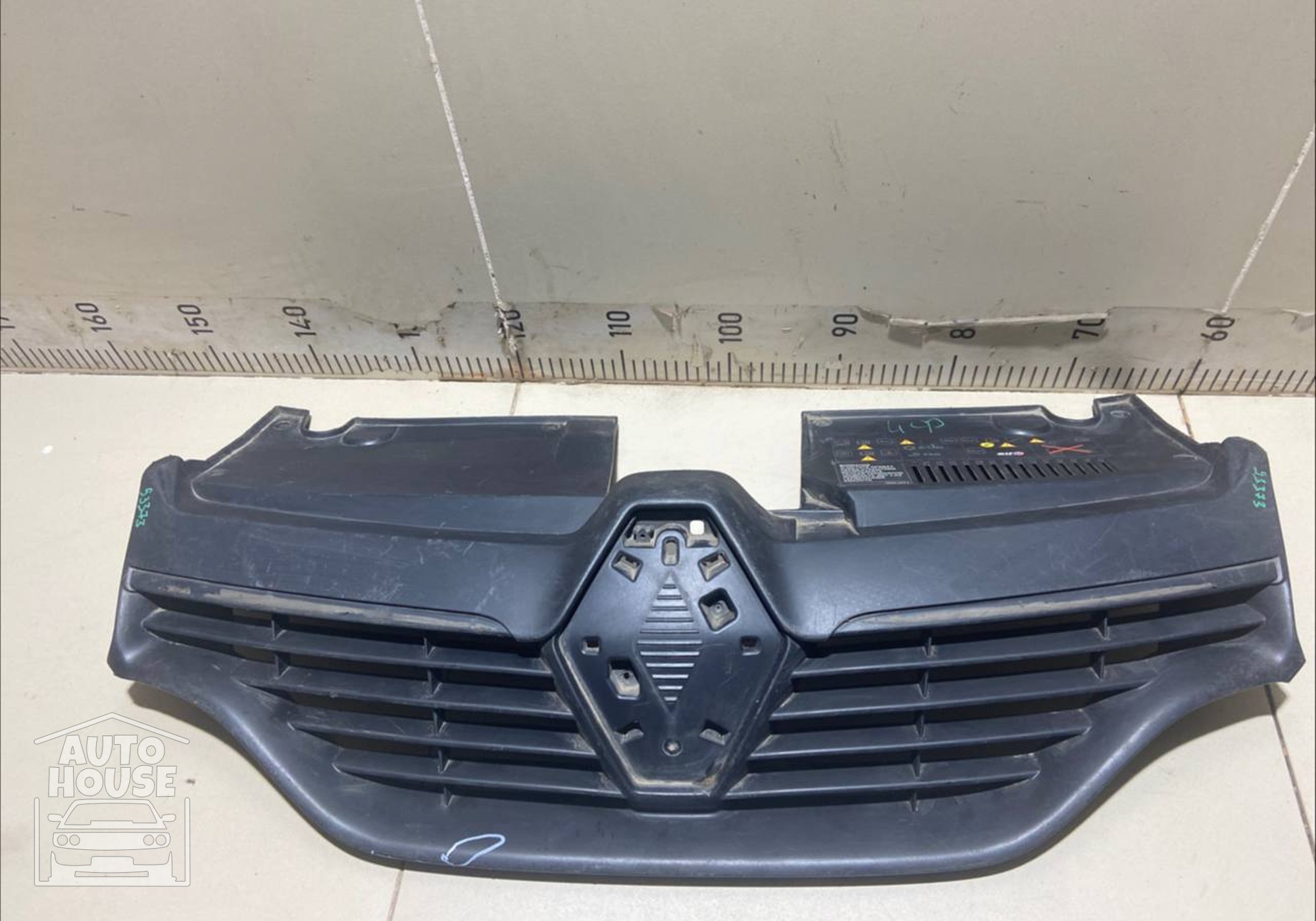 623107605RC Решетка радиатора для Renault Logan II (с 2014)