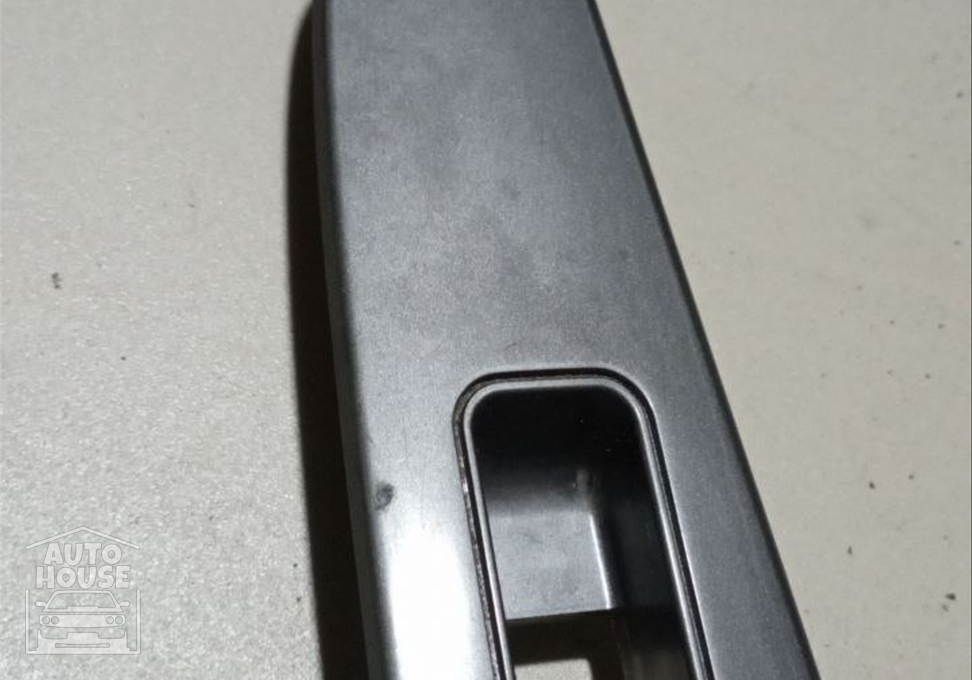 Накладка кнопки стеклоподъемника заднего правого для Mazda 3 I (с 2003 по 2009)