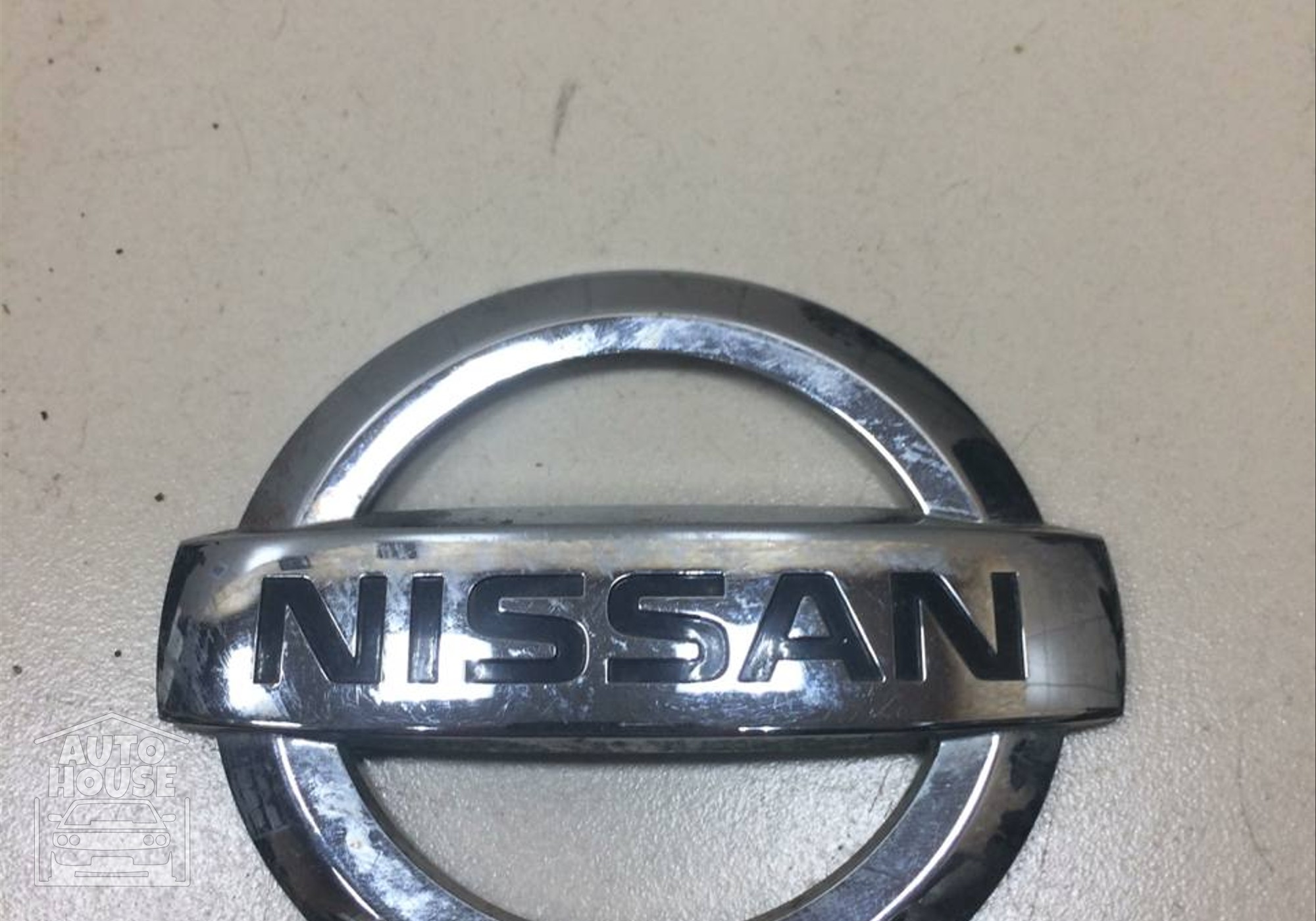 84890EW000 Эмблема двери багажника для Nissan Terrano III (с 2014)