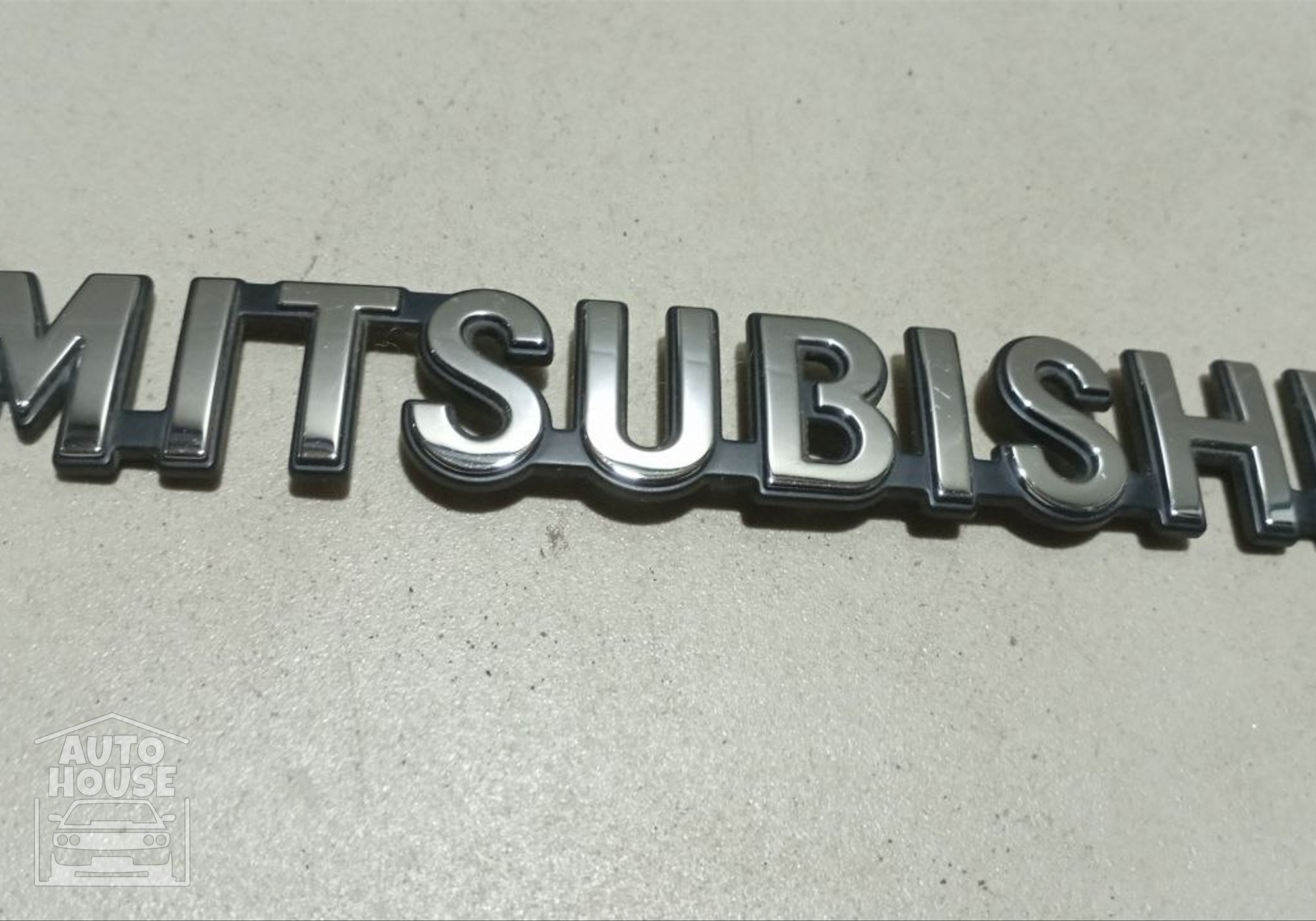 Эмблема на крышку багажника для Mitsubishi Outlander