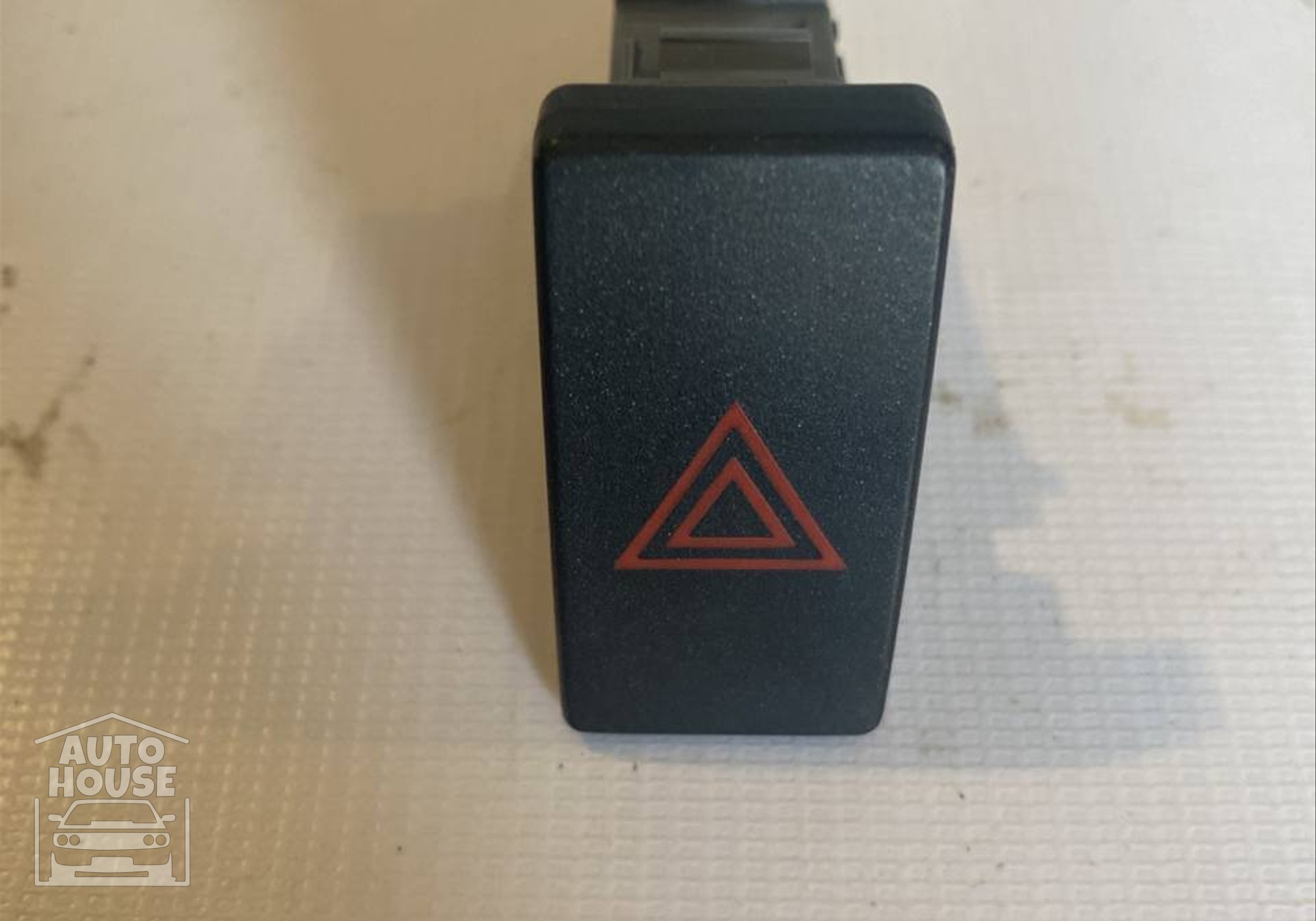 8433205060 Кнопка аварийной сигнализации для Toyota Avensis III (с 2008 по 2017)