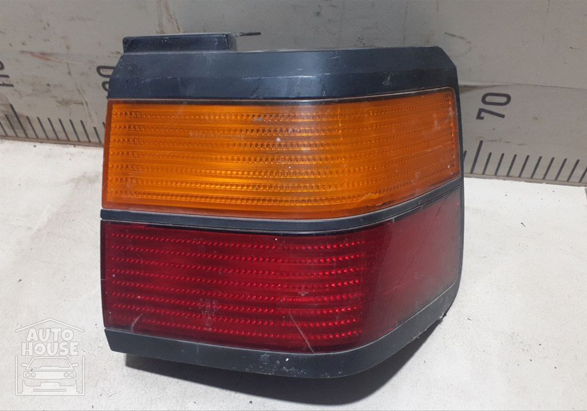 357945258 Фонарь задний наружный правый с платой для Volkswagen Passat B3 (с 1988 по 1997)