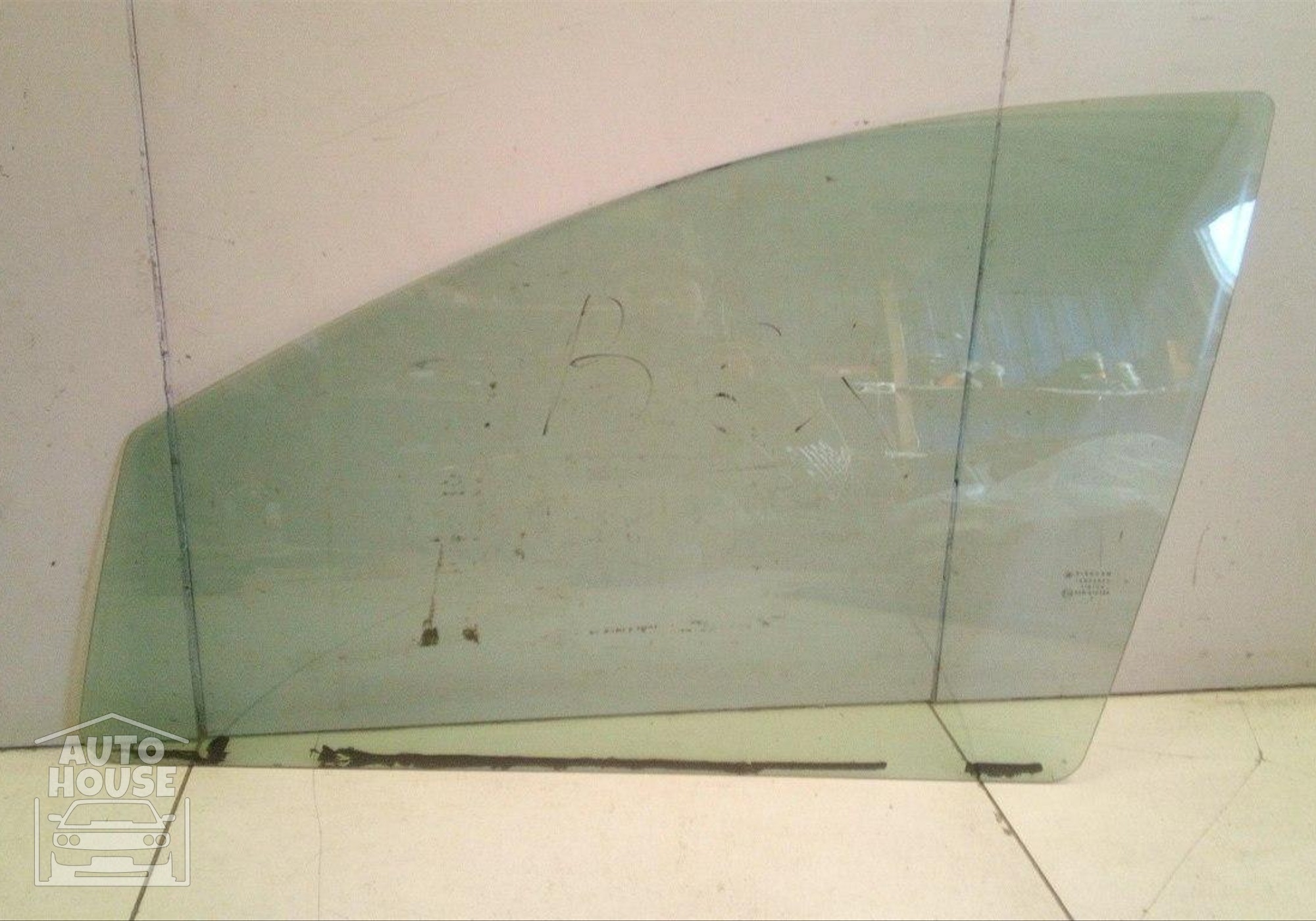 Стекло двери передней левой для Lada Granta (с 2011)