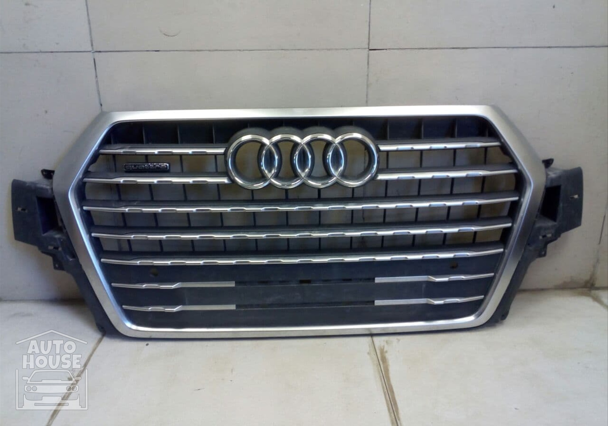 4M0855651FFUQ Решетка радиатора хром для Audi Q7 4L (с 2005 по 2015)