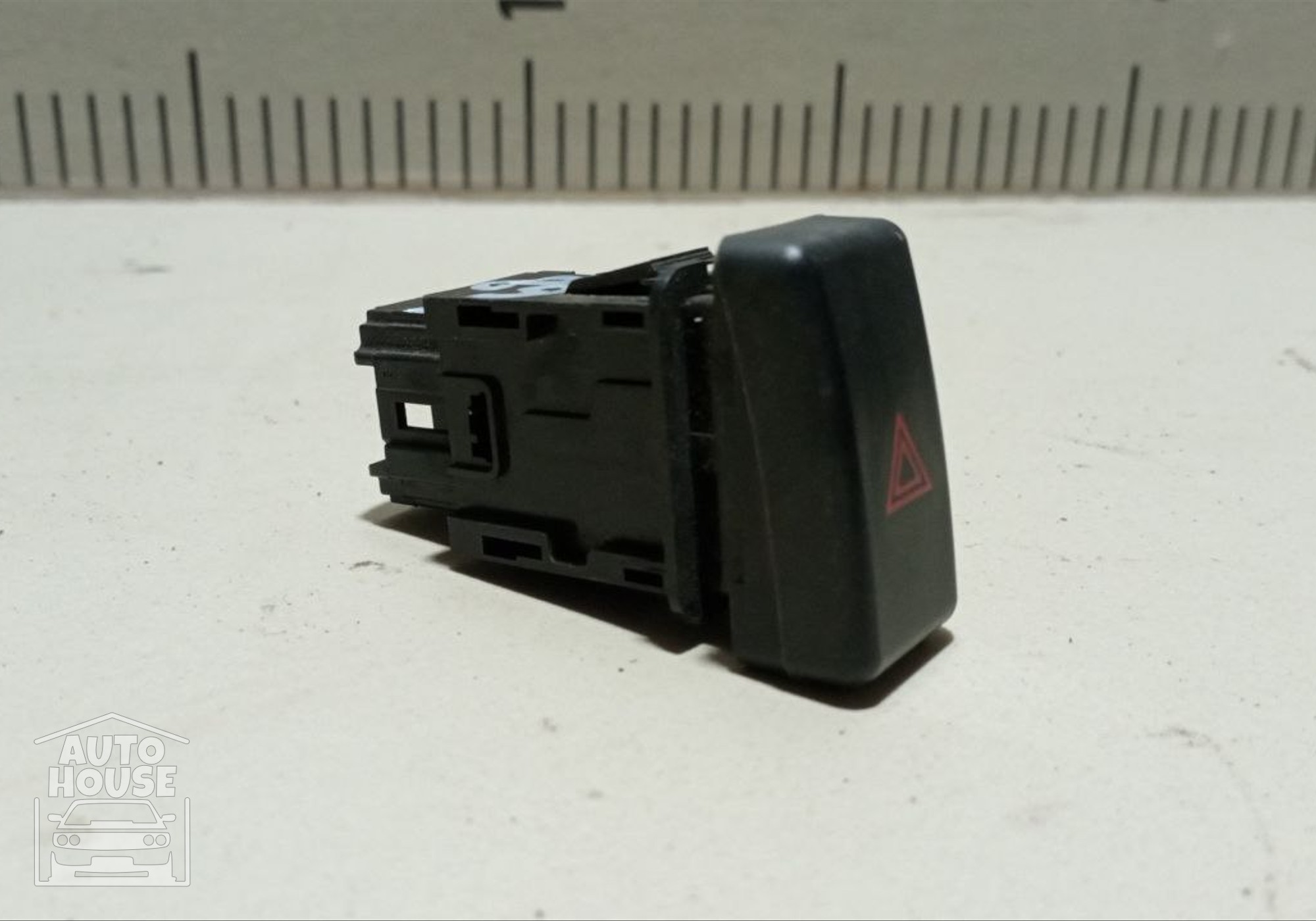BP4K664H0 Кнопка аварийной сигнализации для Mazda Axela I (с 2004)