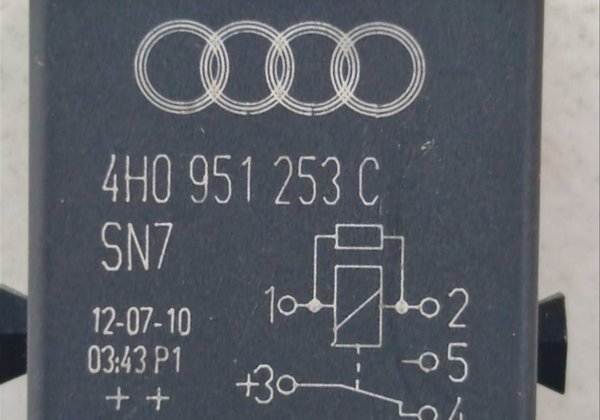 4H0951253C Реле для Volkswagen Touareg II (с 2010 по 2018)
