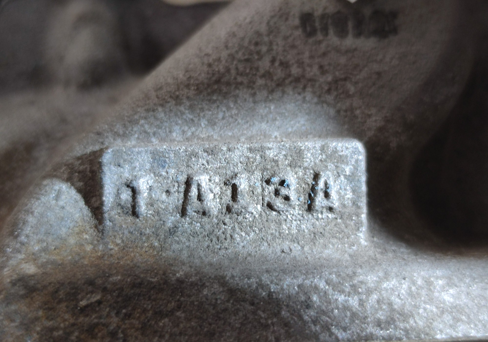 SH0113100B Коллектор впускной для Mazda 6
