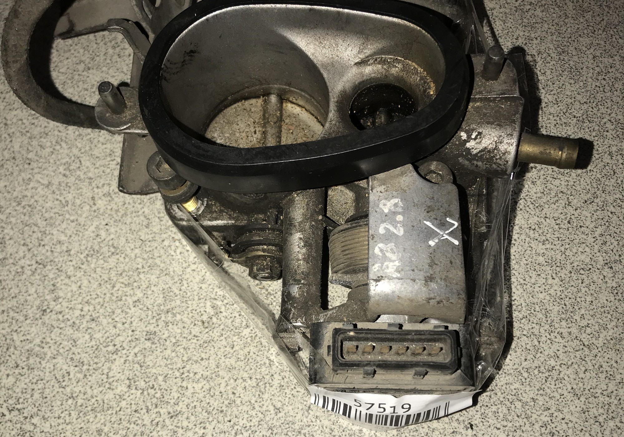 078133063K Заслонка дроссельная для Audi 80