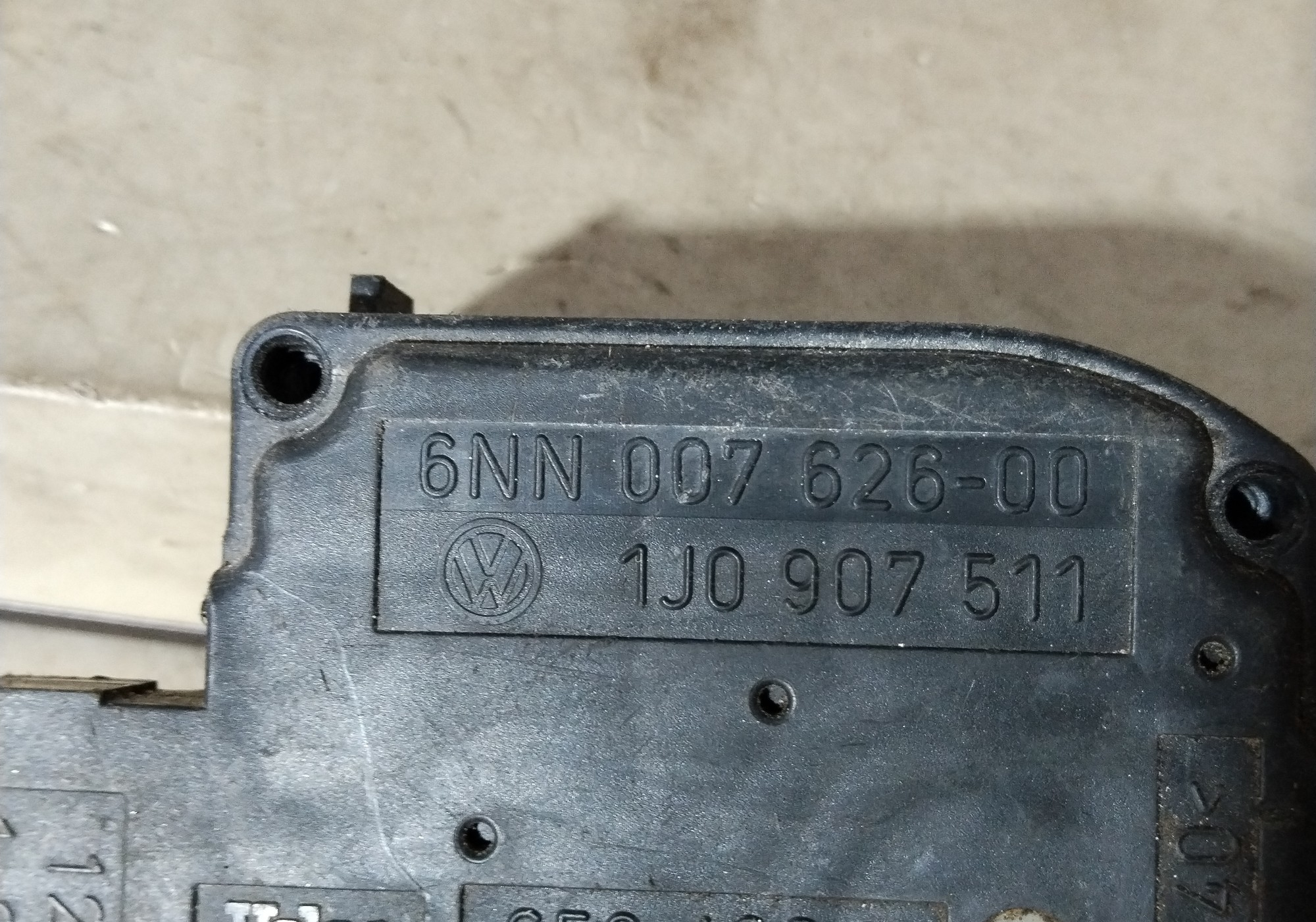 1J0907511 Моторчик заслонки отопителя для Volkswagen
