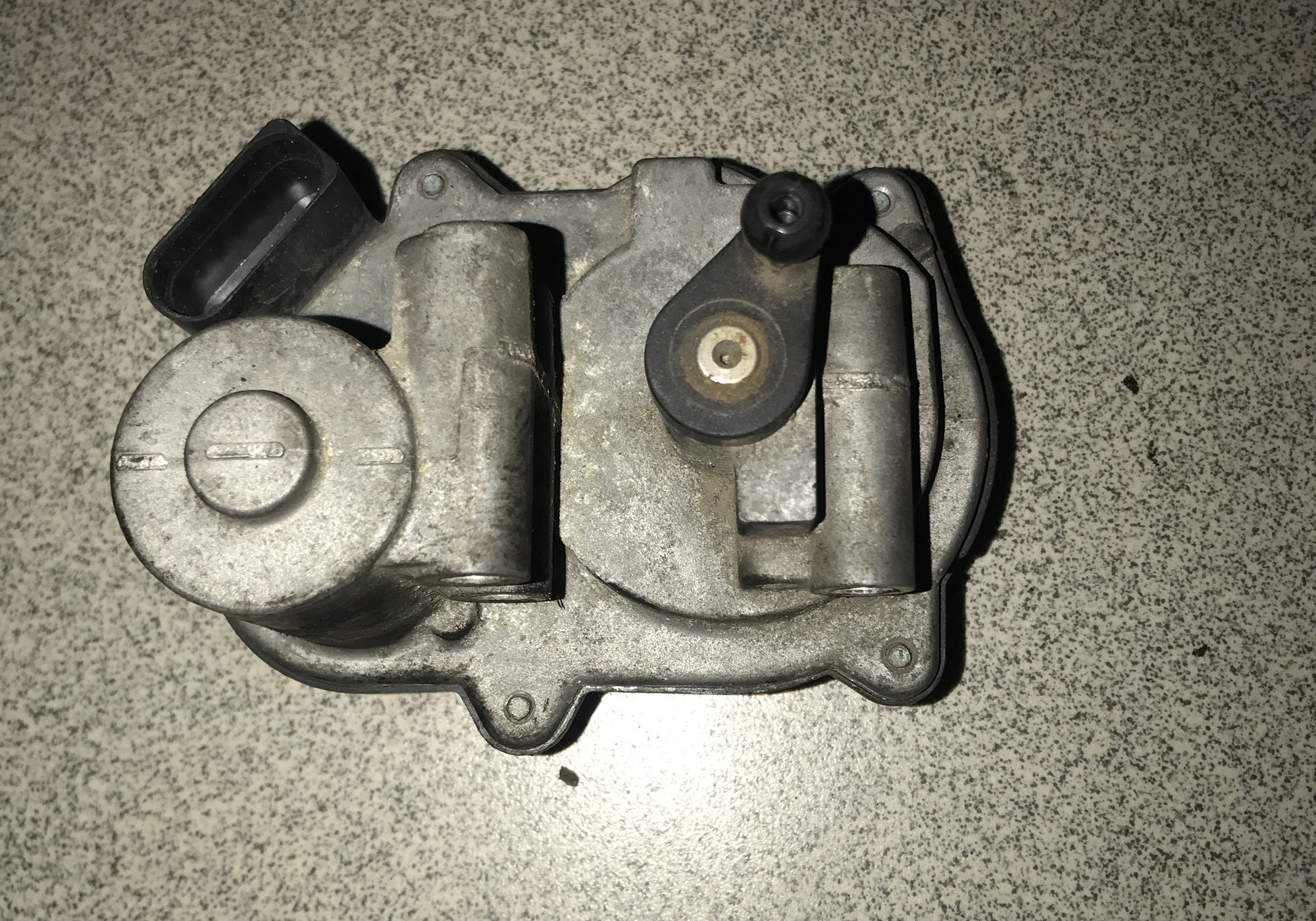 06F133482E Заслонка дроссельная для Volkswagen Vento
