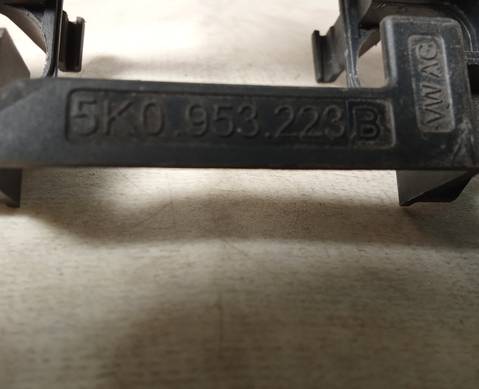 5K0953223B Кронштейн подрулевых переключателей для Skoda Octavia