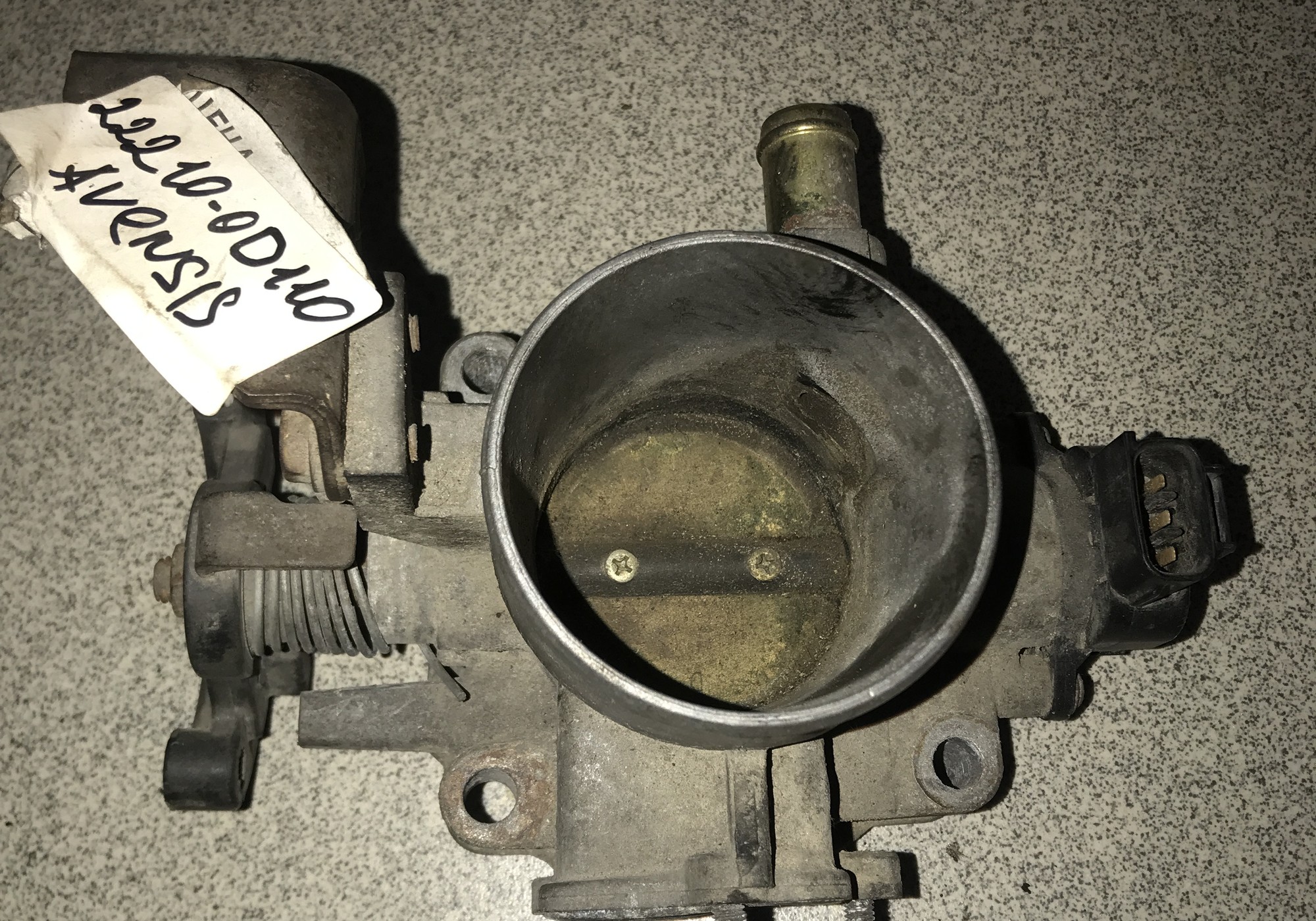 222100D110 Заслонка дроссельная для Toyota Corolla