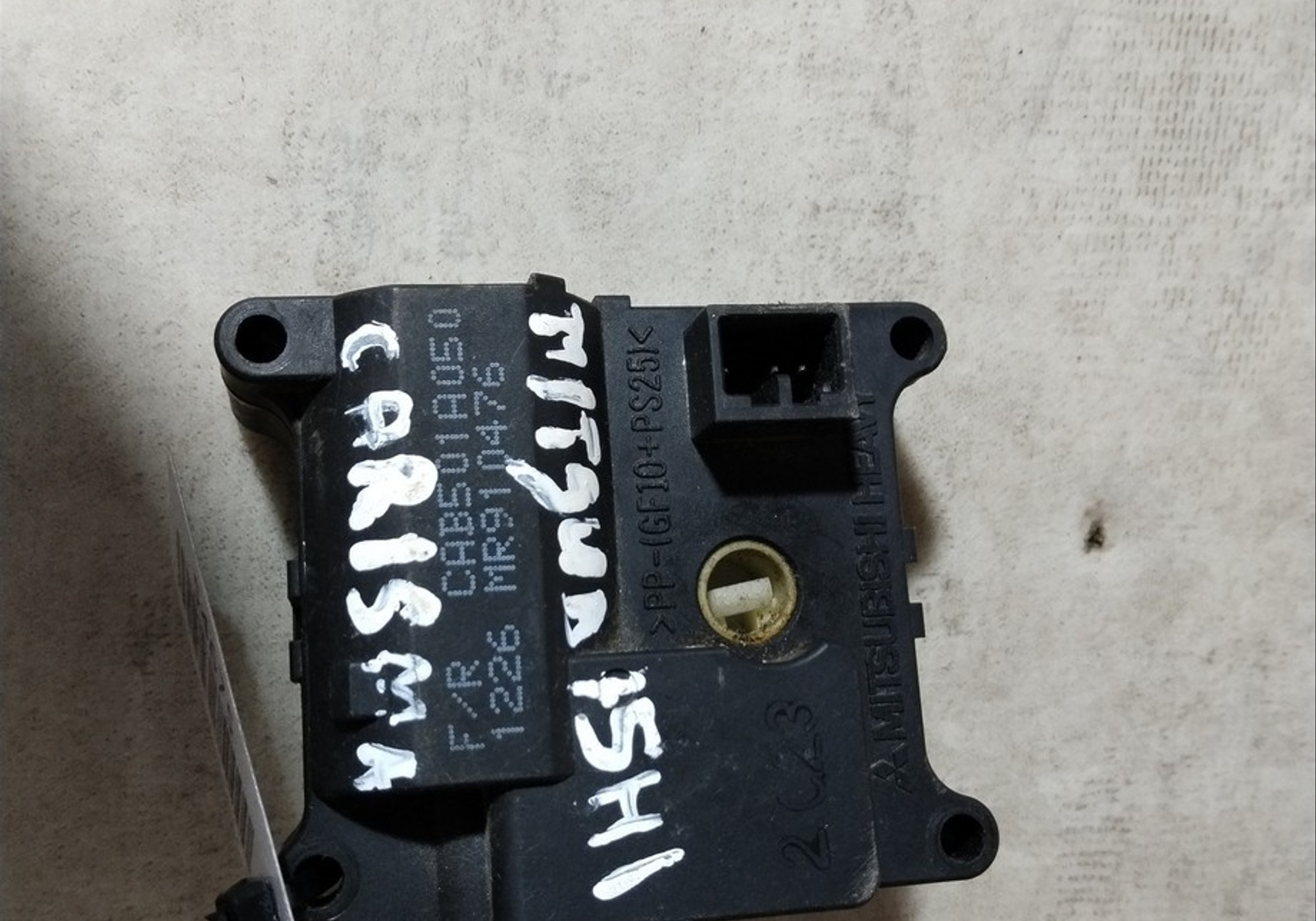 MR910476 Моторчик привода заслонок отопителя для Mitsubishi Carisma
