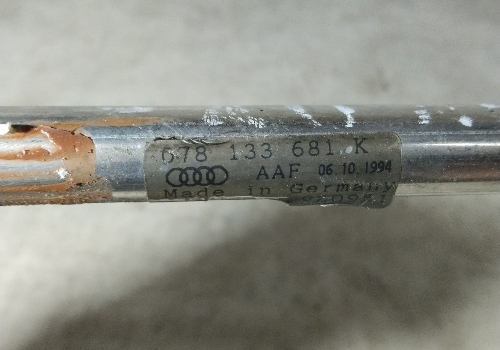078133681K Рампа (рейка) топливная для Audi 80 B4 (с 1991 по 1996)