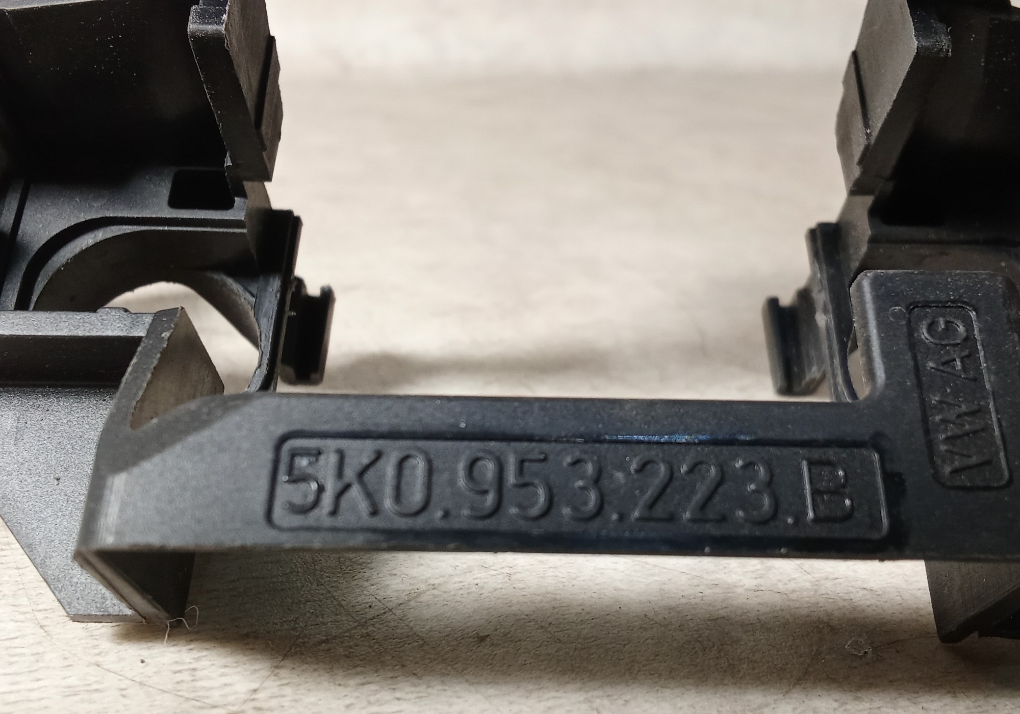 5K0953223B Кронштейн подрулевых переключателей для Audi A3