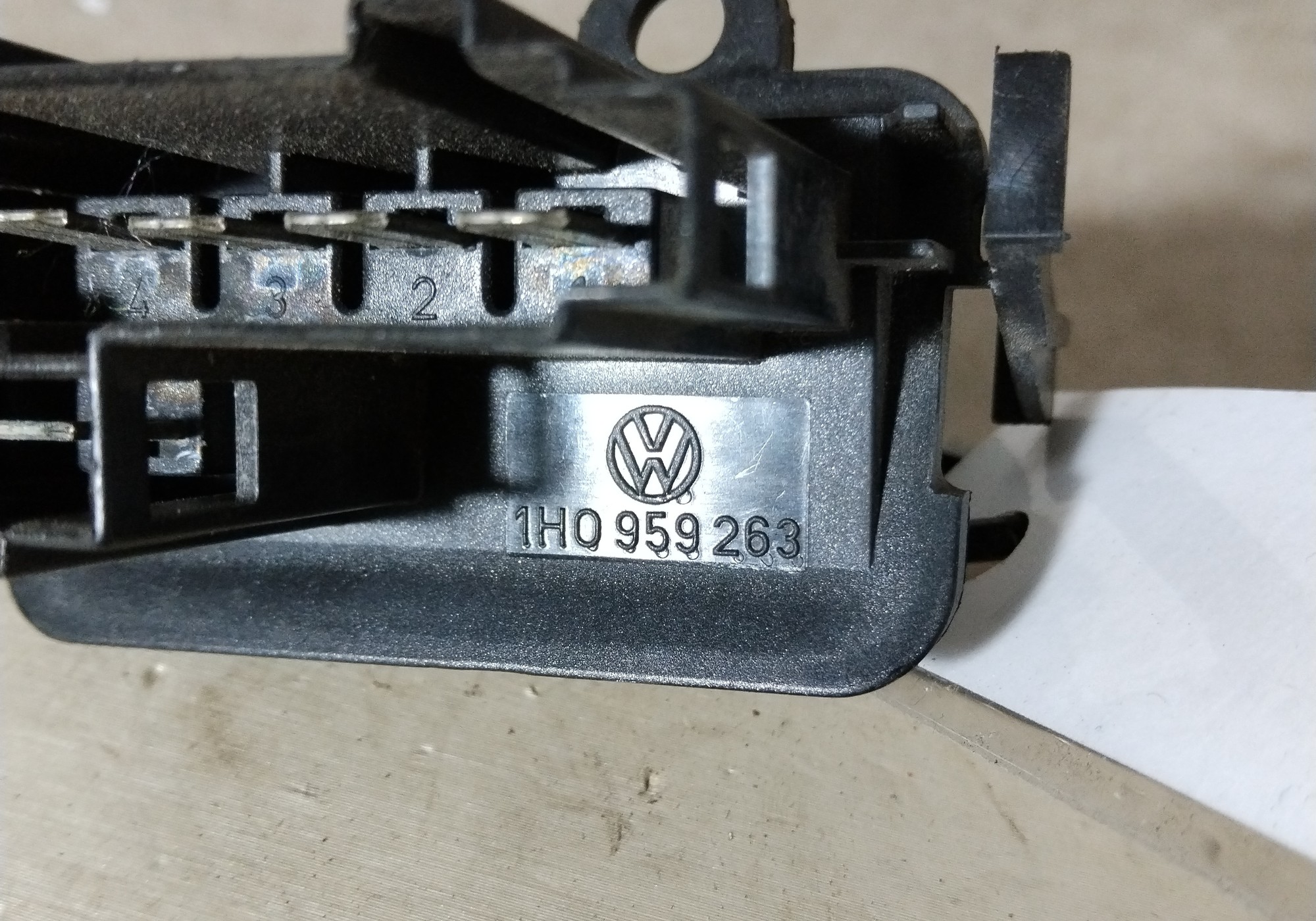 1H0959263 Резистор отопителя для Volkswagen Polo III (с 1994 по 2002)