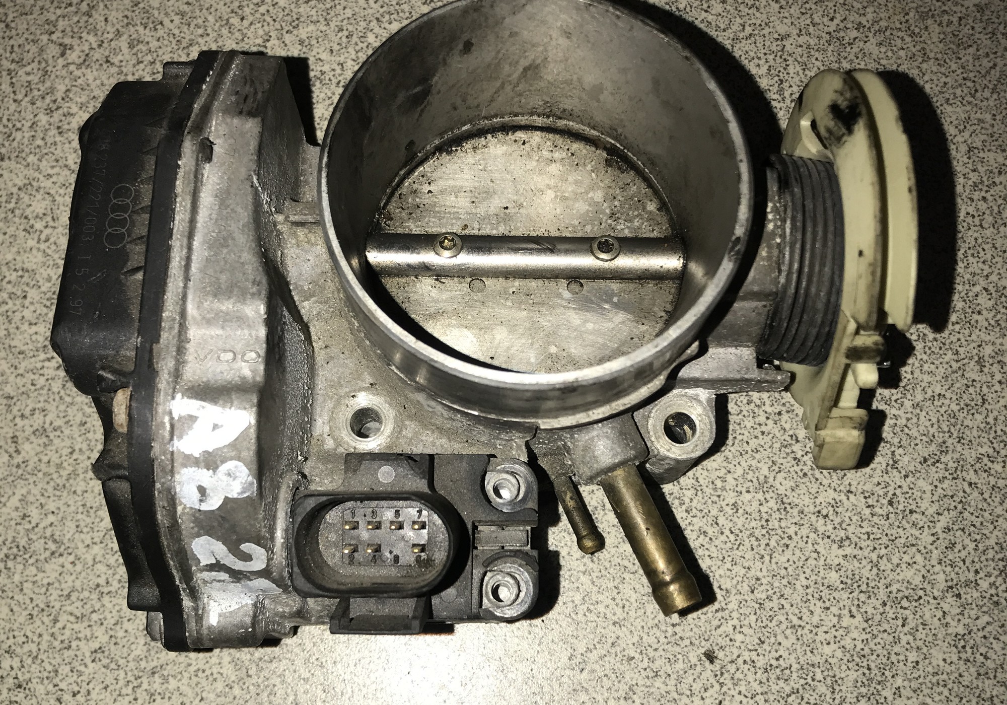 408237221003 Заслонка дроссельная для Audi A8