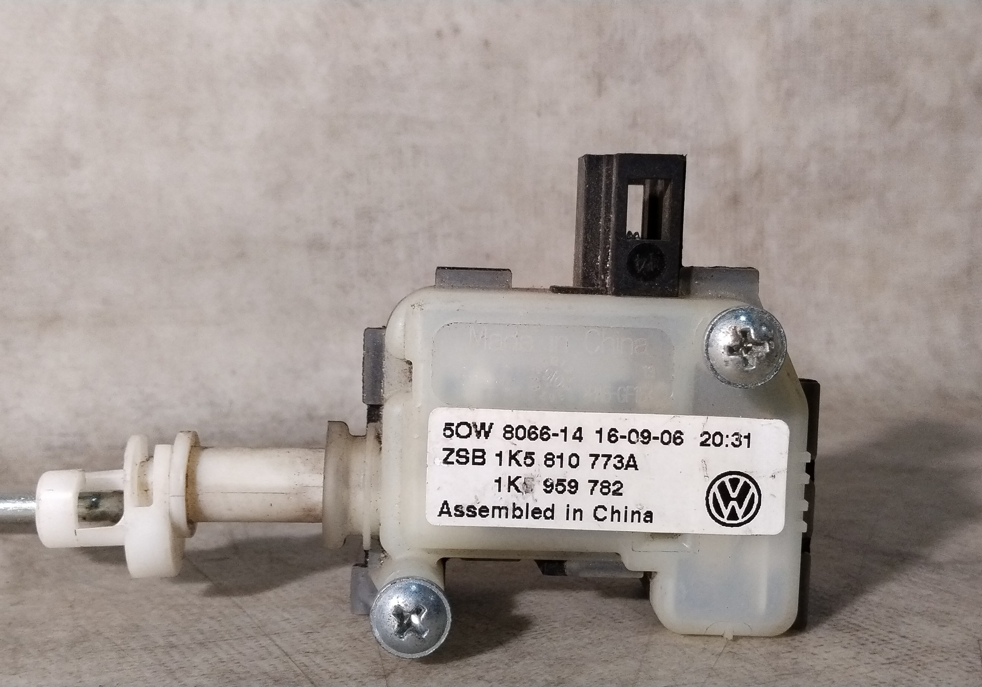 1K5810773A Активатор лючка бензобака для Volkswagen Vento