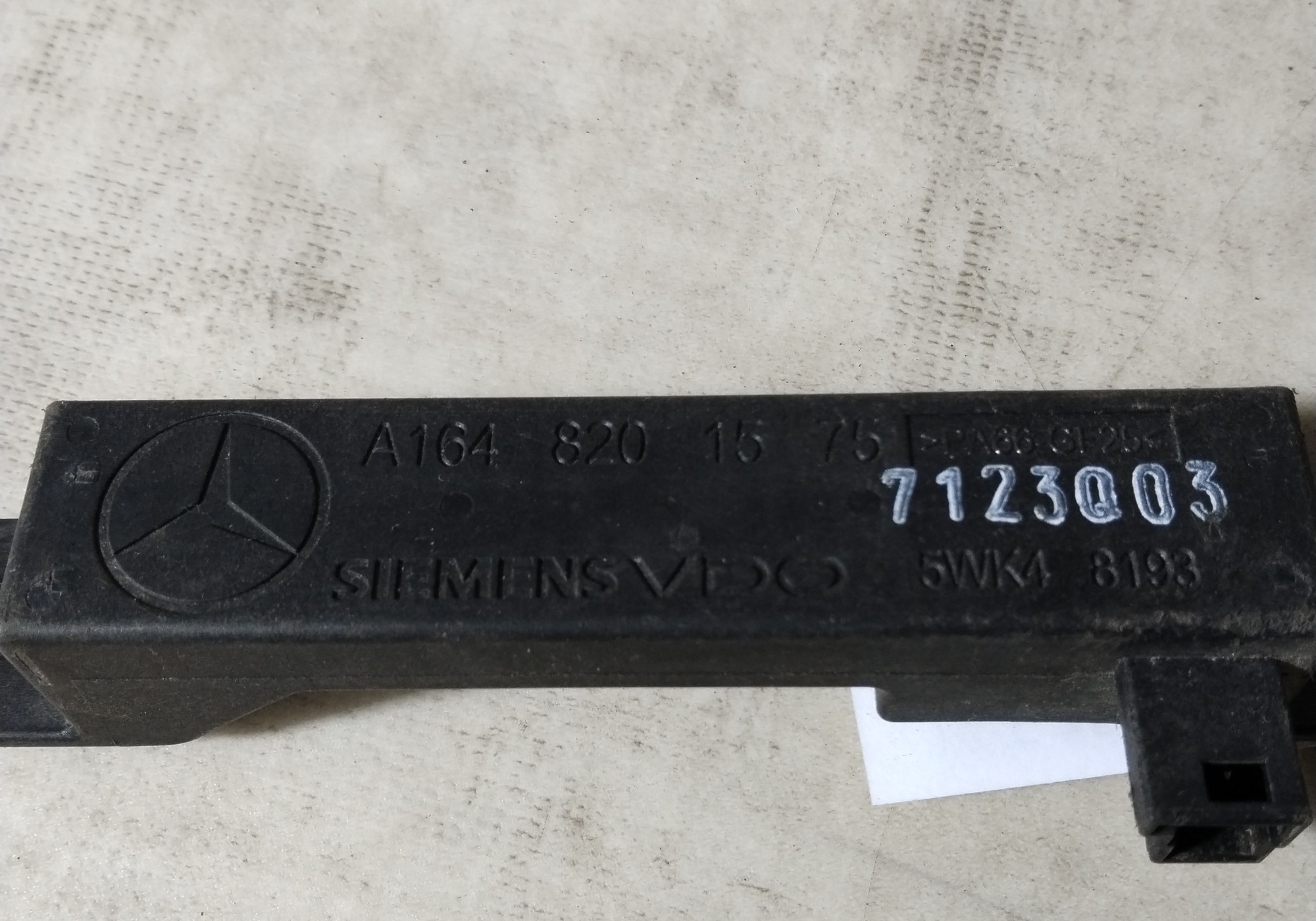 A1648201575 Антенна для Mercedes-Benz R-class W251 (с 2006)