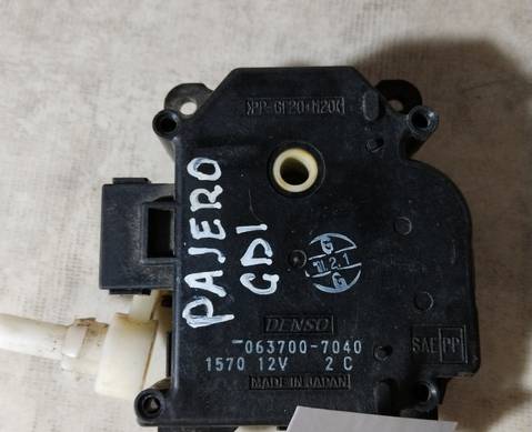 0637007040 Моторчик привода заслонок отопителя для Toyota Land Cruiser 100 (с 1998 по 2007)