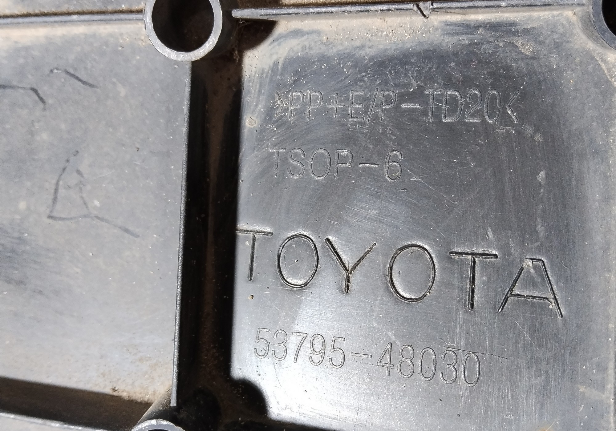 5379548030 Крышка аккумулятора для Lexus RX II (с 2003 по 2009)