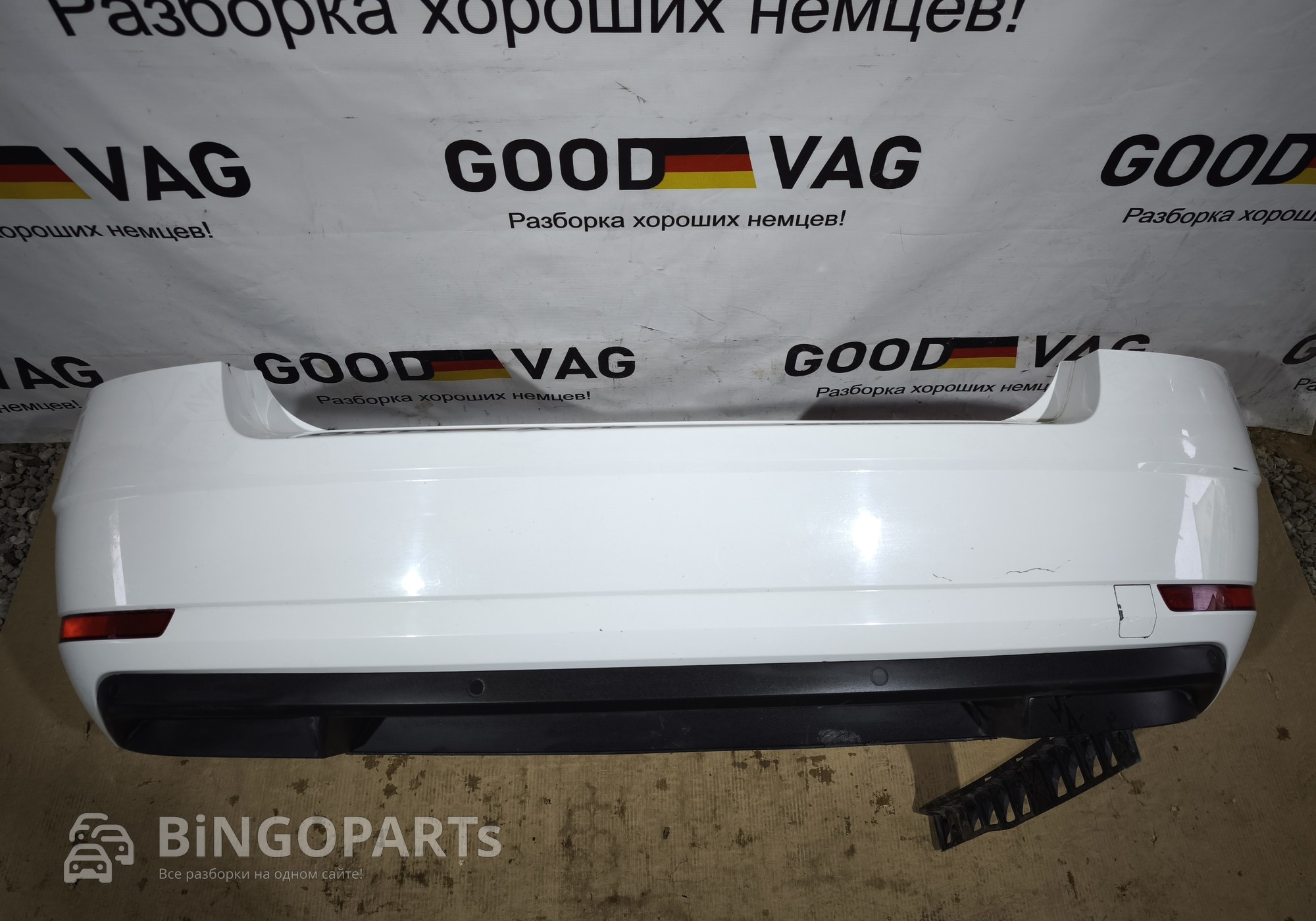5EU807421B Бампер задний белый с парктрониками 2017-2020 для Skoda Octavia III (с 2012)