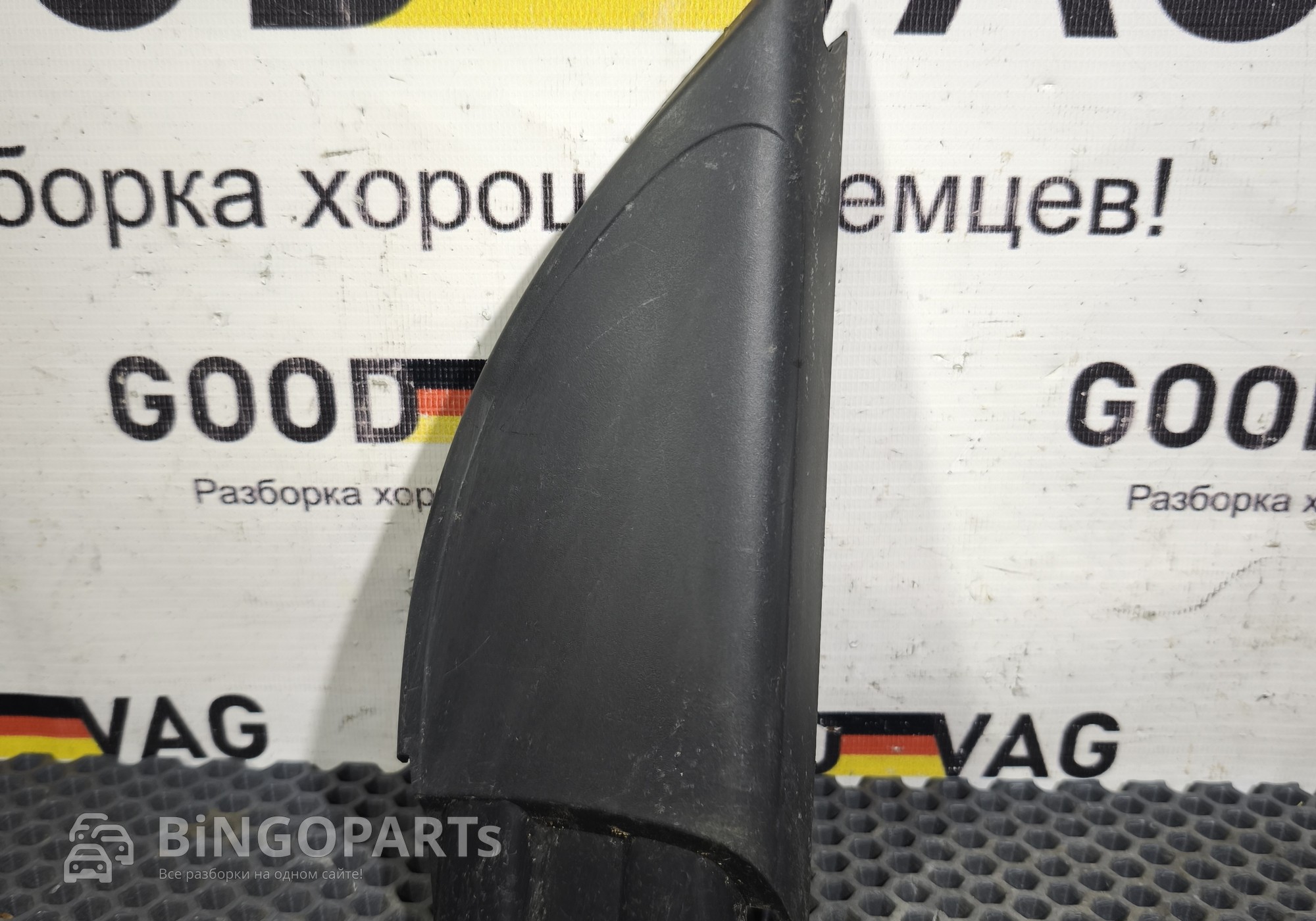 6RU837974 Накладка зеркала внутренняя (уголок) правая для Volkswagen Polo V (с 2009 по 2020)