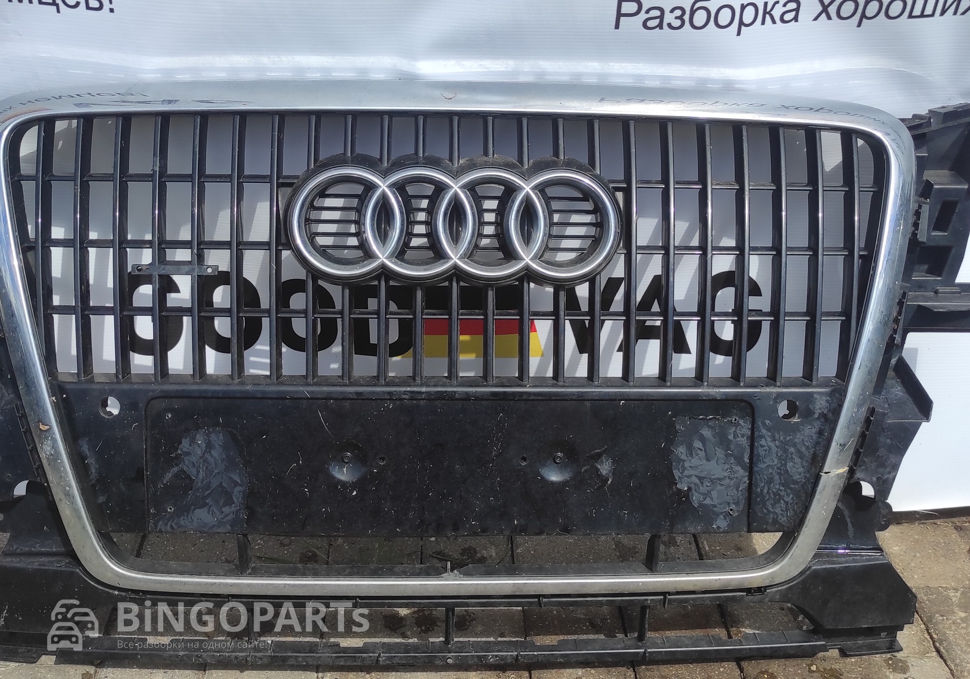 8R0853651 Решетка радиатора центральная без сист. парктроник для Audi Q5 8R (с 2008 по 2017)