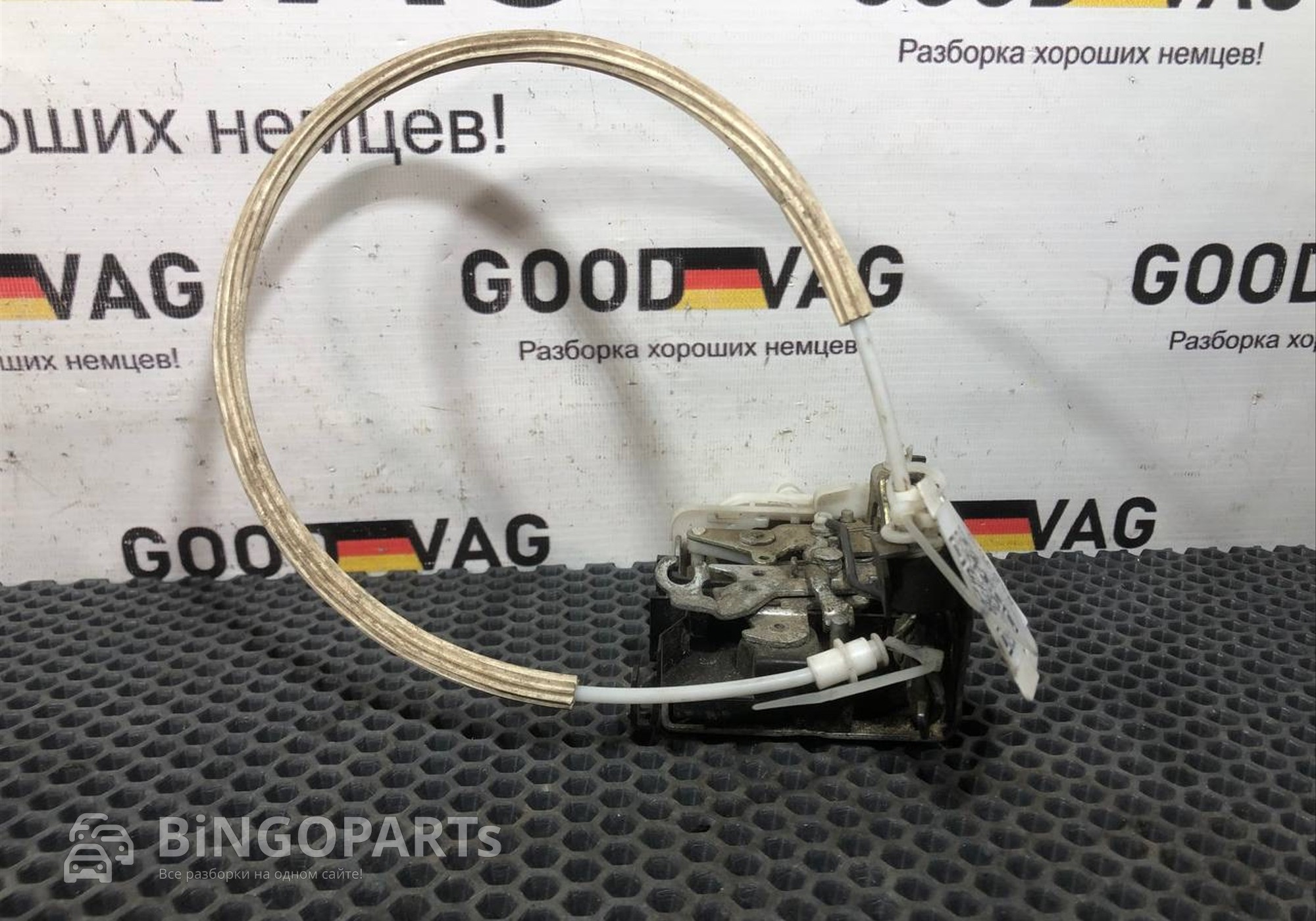 4D1837016D Замок двери передней правой для Audi A4 B5 (с 1994 по 2001)