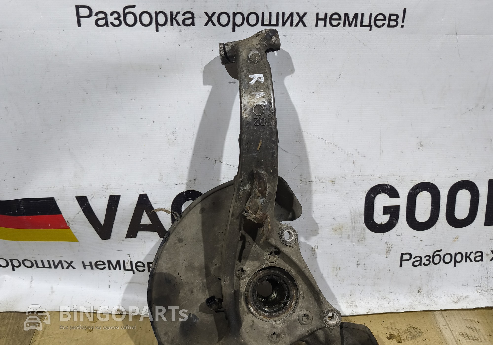 4H0407242J Кулак поворотный передний правый