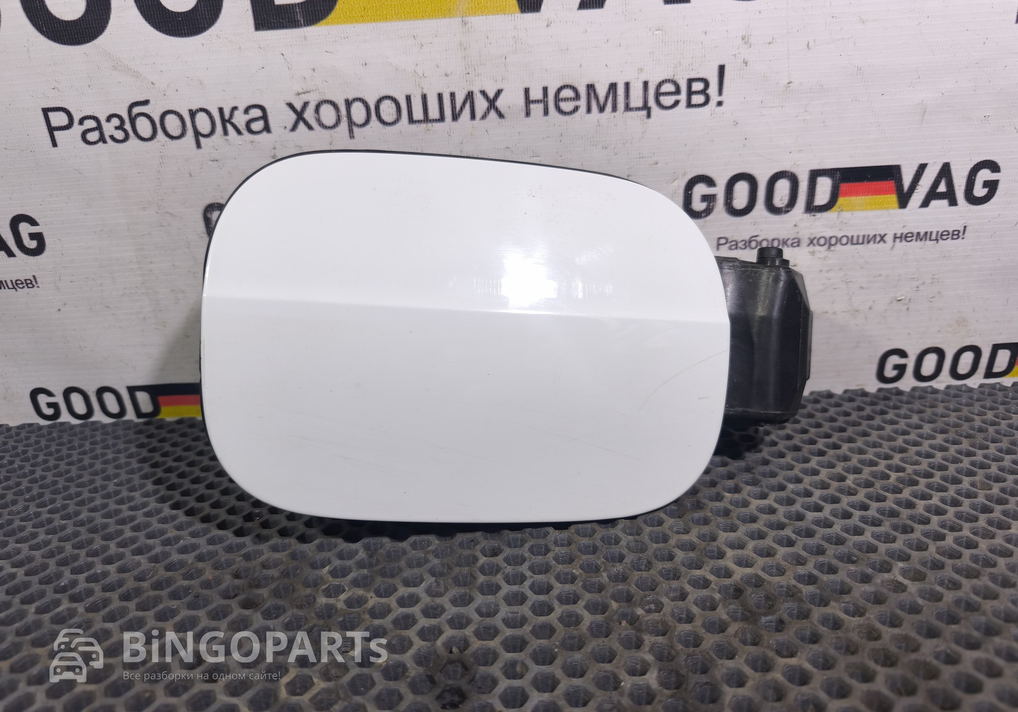 5E0809702 Лючок бензобака белый для Skoda Octavia III (с 2012)