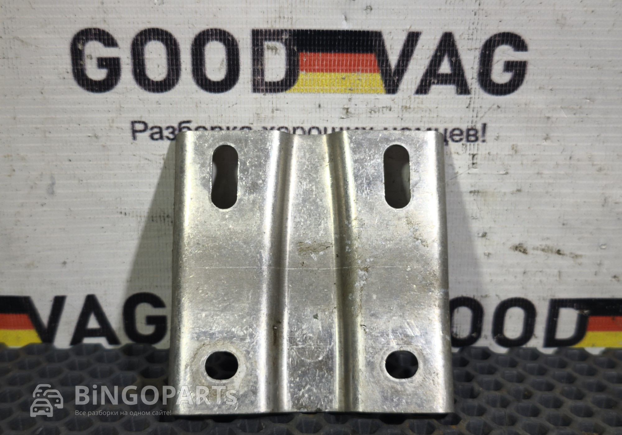 1T0858787 Кронштейн Кадди 3 для Volkswagen Caddy III (с 2004 по 2015)