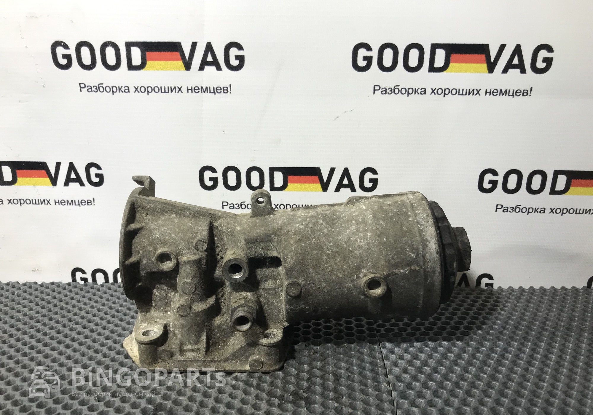045115389J Корпус масляного фильтра для Audi A4 B7 (с 2002 по 2009)
