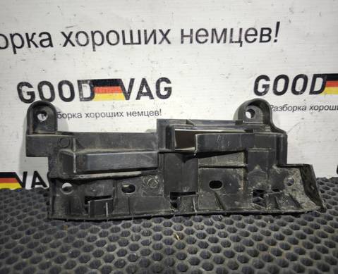 2K0807393 Кронштейн заднего бампера левый для Volkswagen Caddy III (с 2004 по 2015)