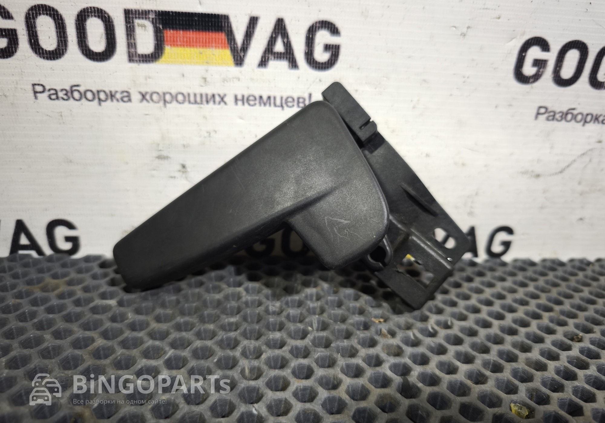 1J1823633 Ручка открывания капота