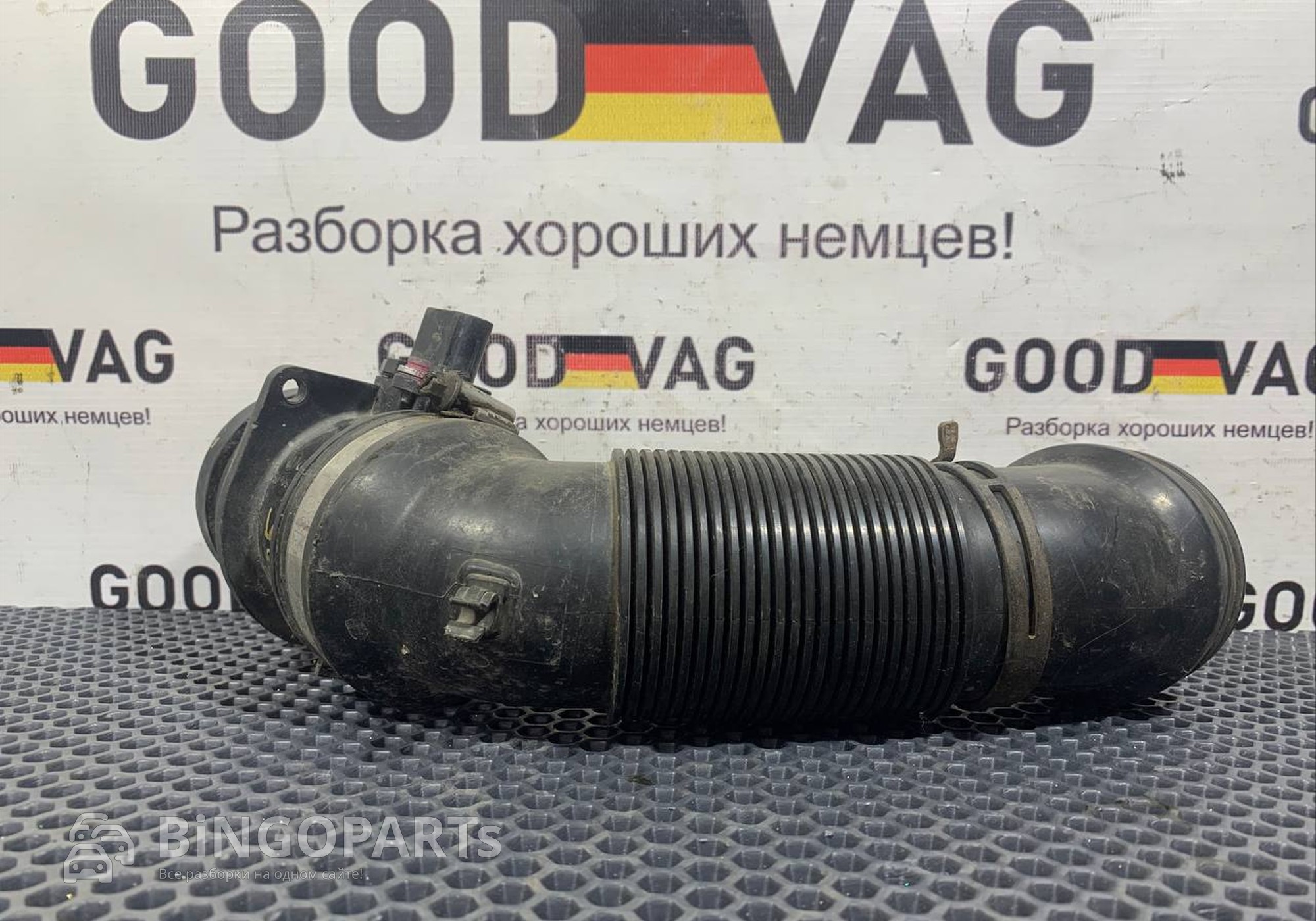 1K0129684L Патрубок для Volkswagen Passat B6 (с 2005 по 2011)